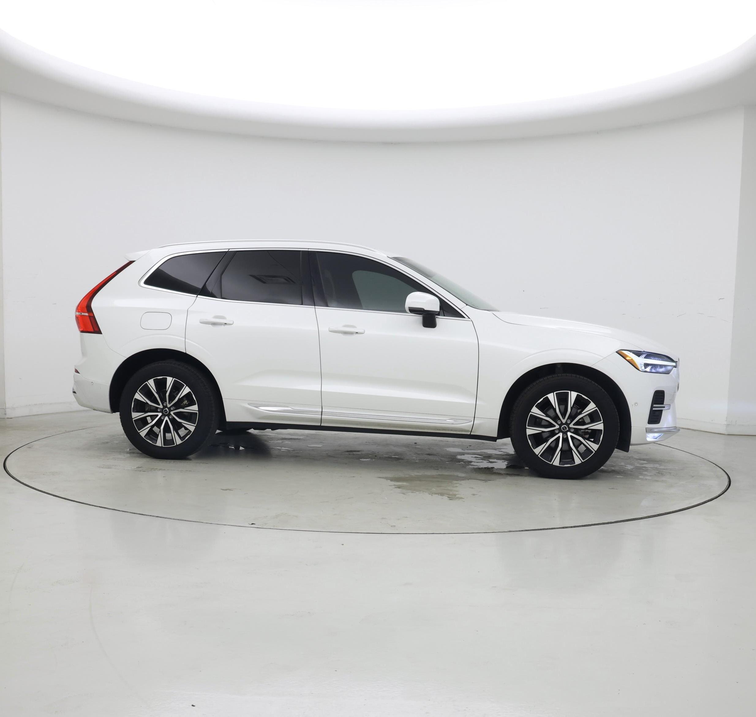 Thumbnail: 2023 Volvo XC60 - 7