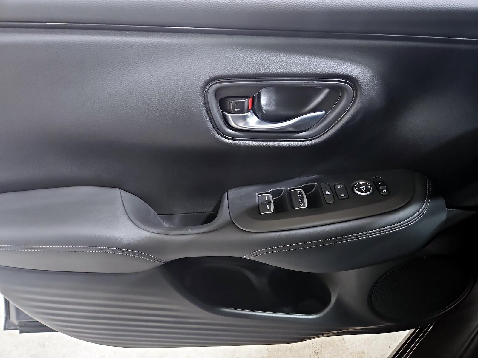2024 Honda HR-V EX-L - Photo 13