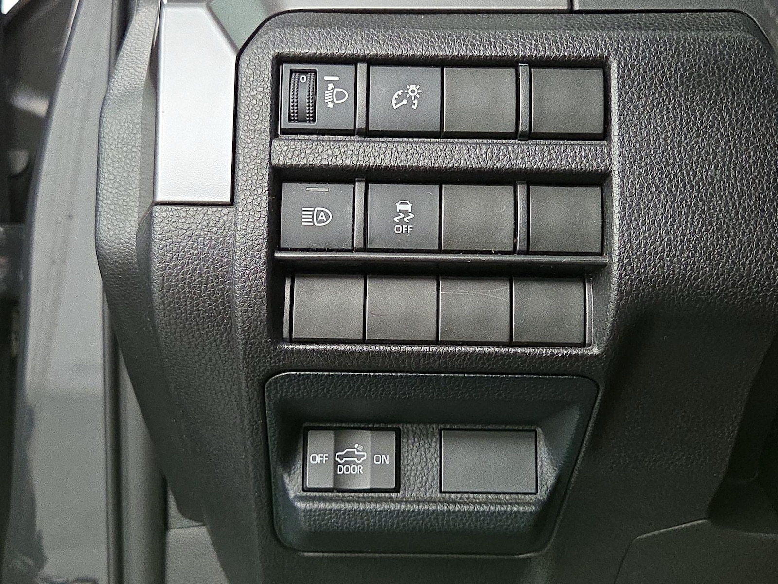 2025 Toyota Tacoma SR5 - Photo 14