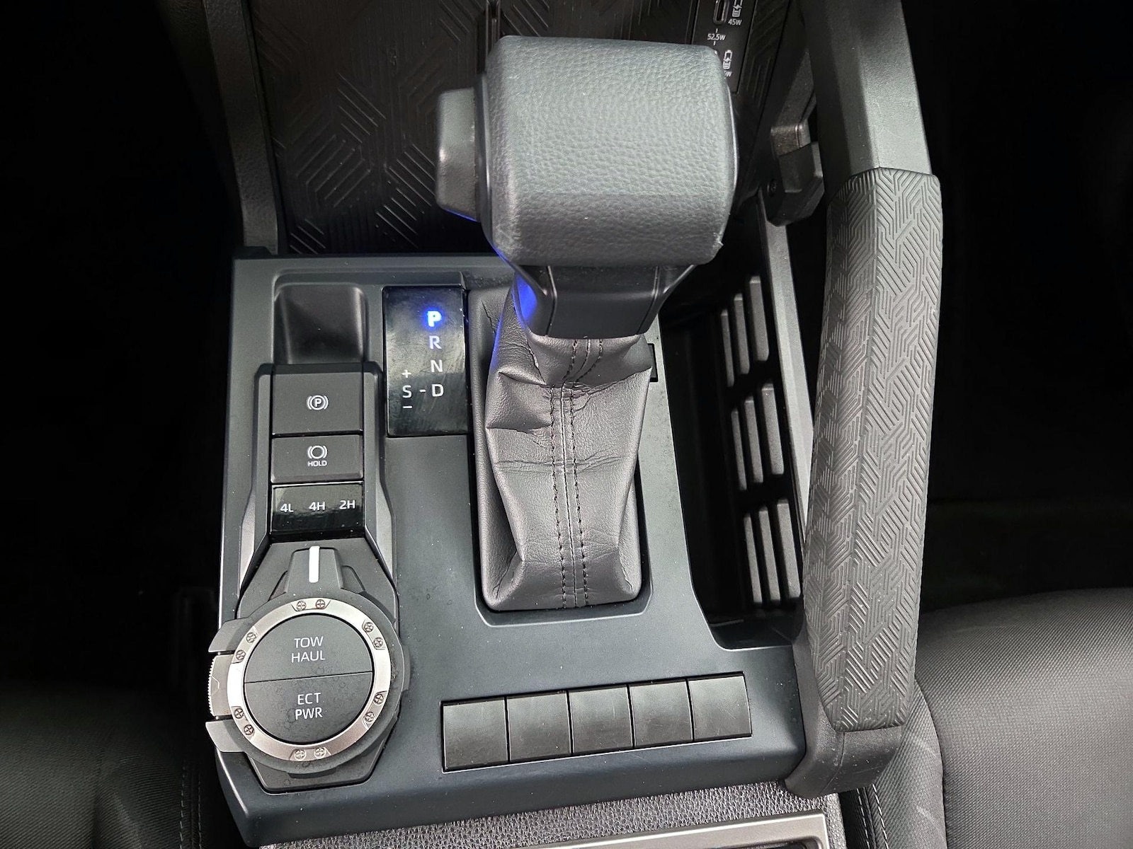 2025 Toyota Tacoma SR5 - Photo 19