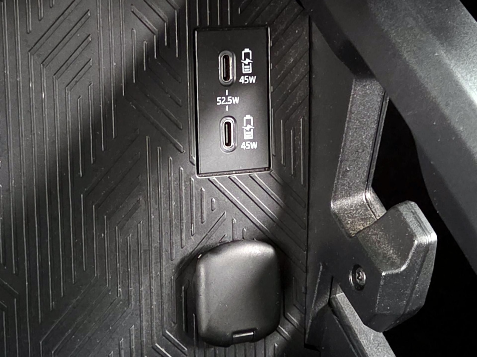 2025 Toyota Tacoma SR5 - Photo 20
