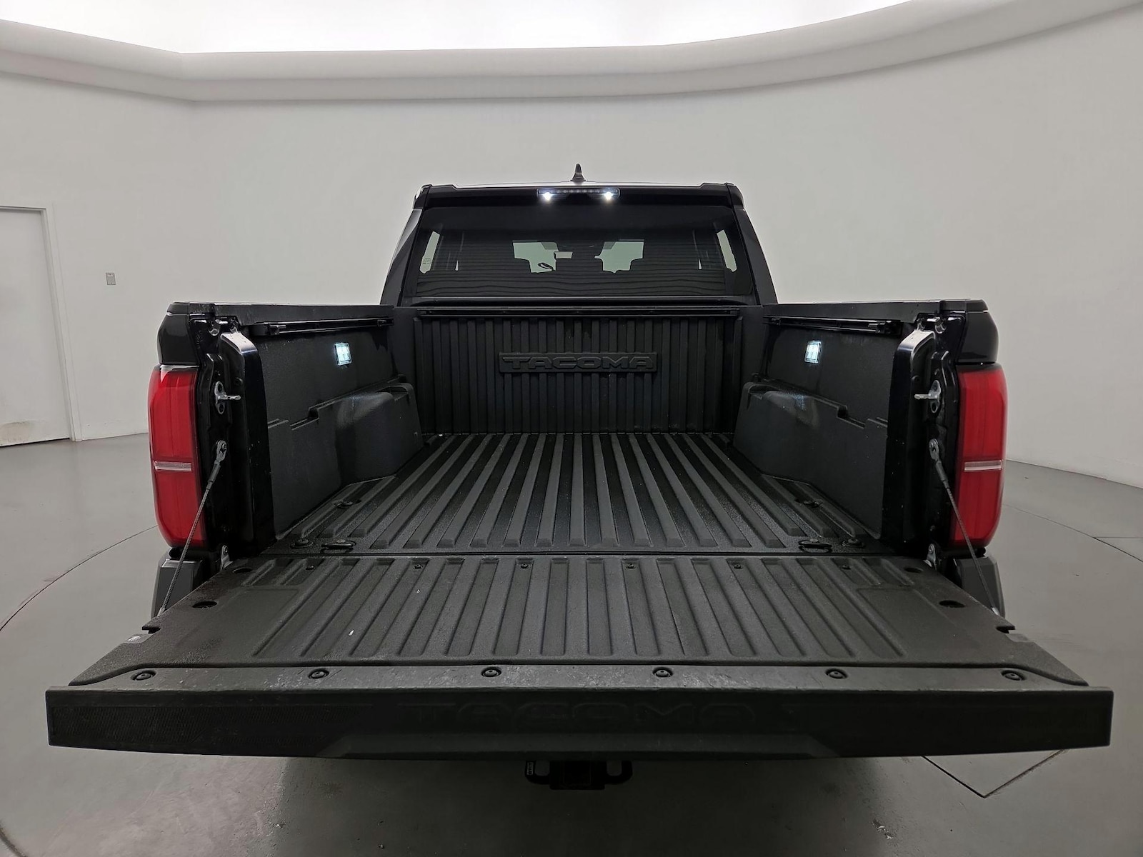 2025 Toyota Tacoma SR5 - Photo 22