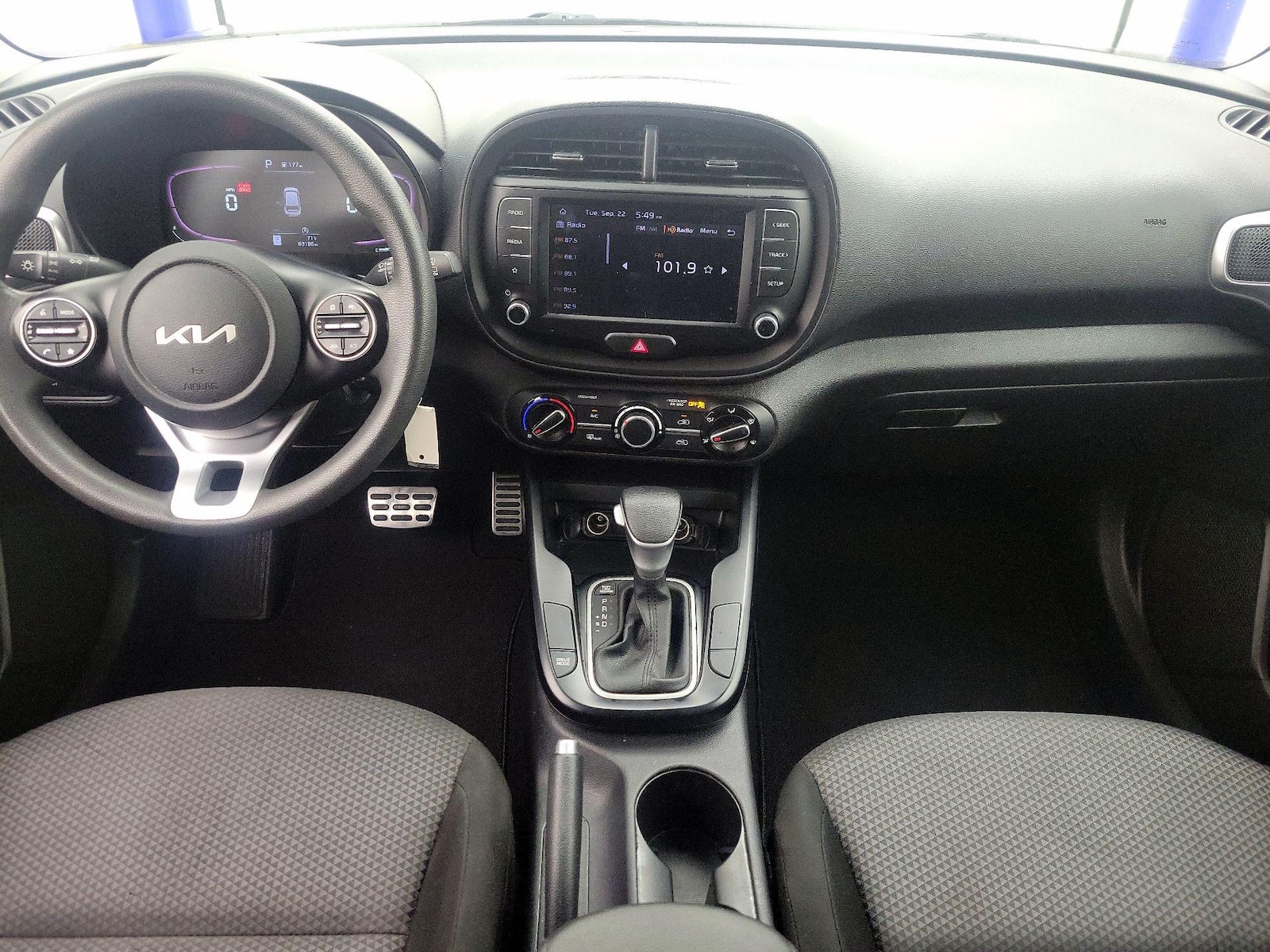 2023 Kia Soul LX - Photo 10