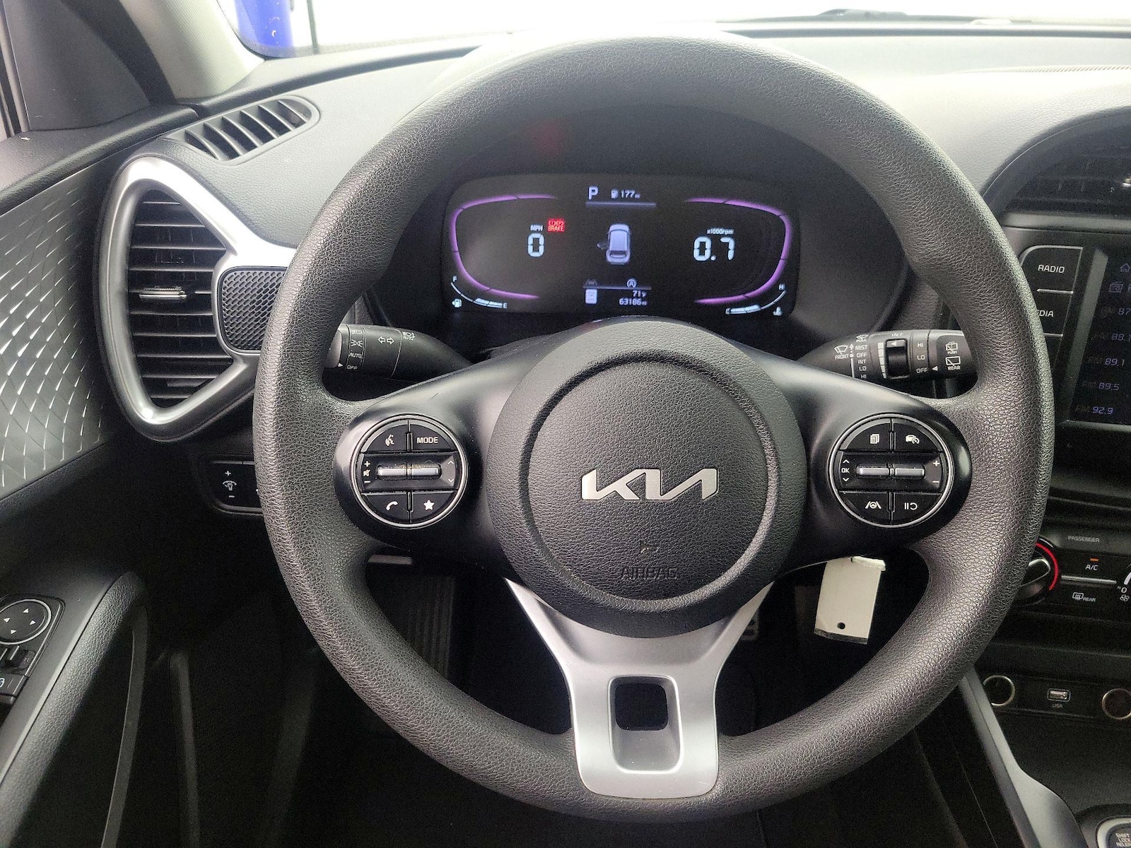 2023 Kia Soul LX - Photo 11