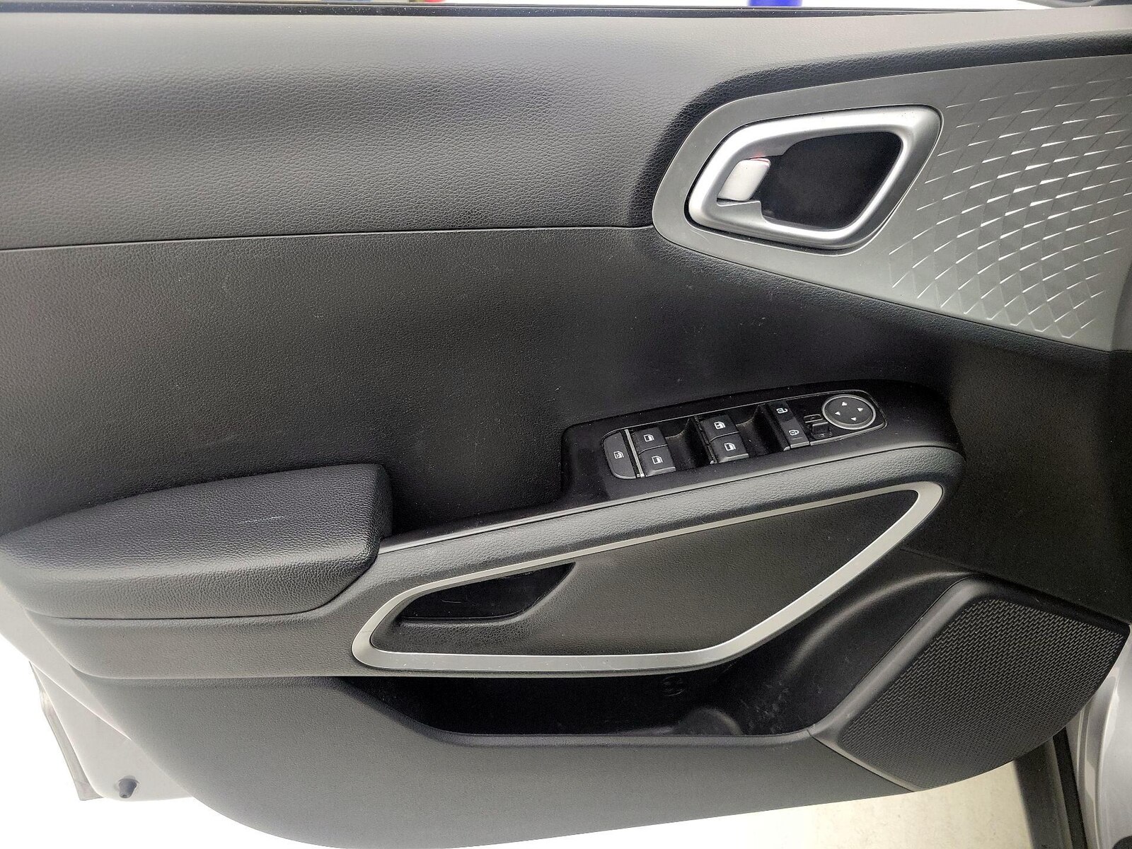 2023 Kia Soul LX - Photo 13