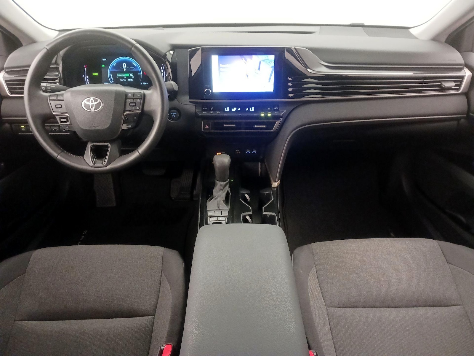 2025 Toyota Camry LE - Photo 10