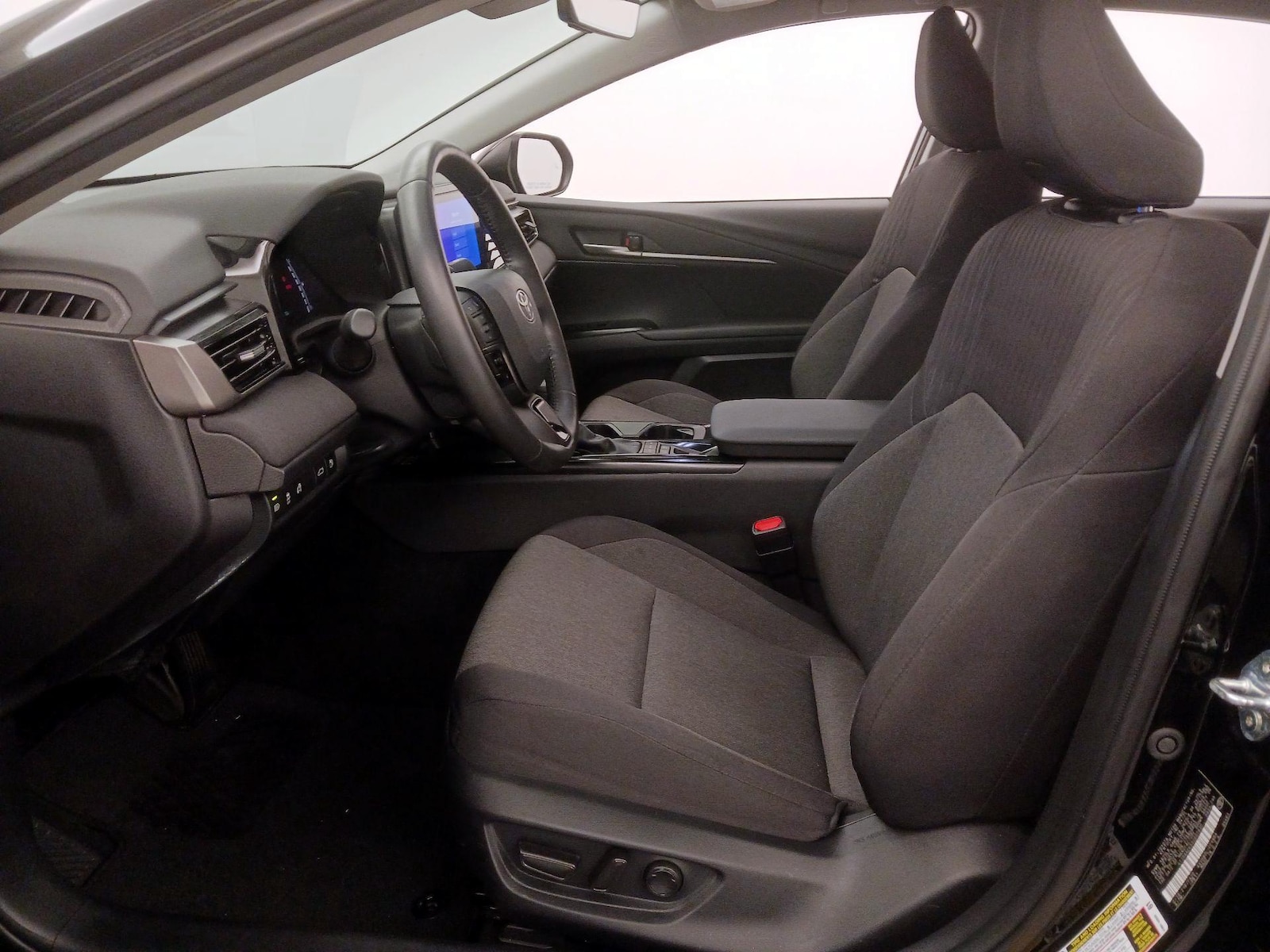 2025 Toyota Camry LE - Photo 12