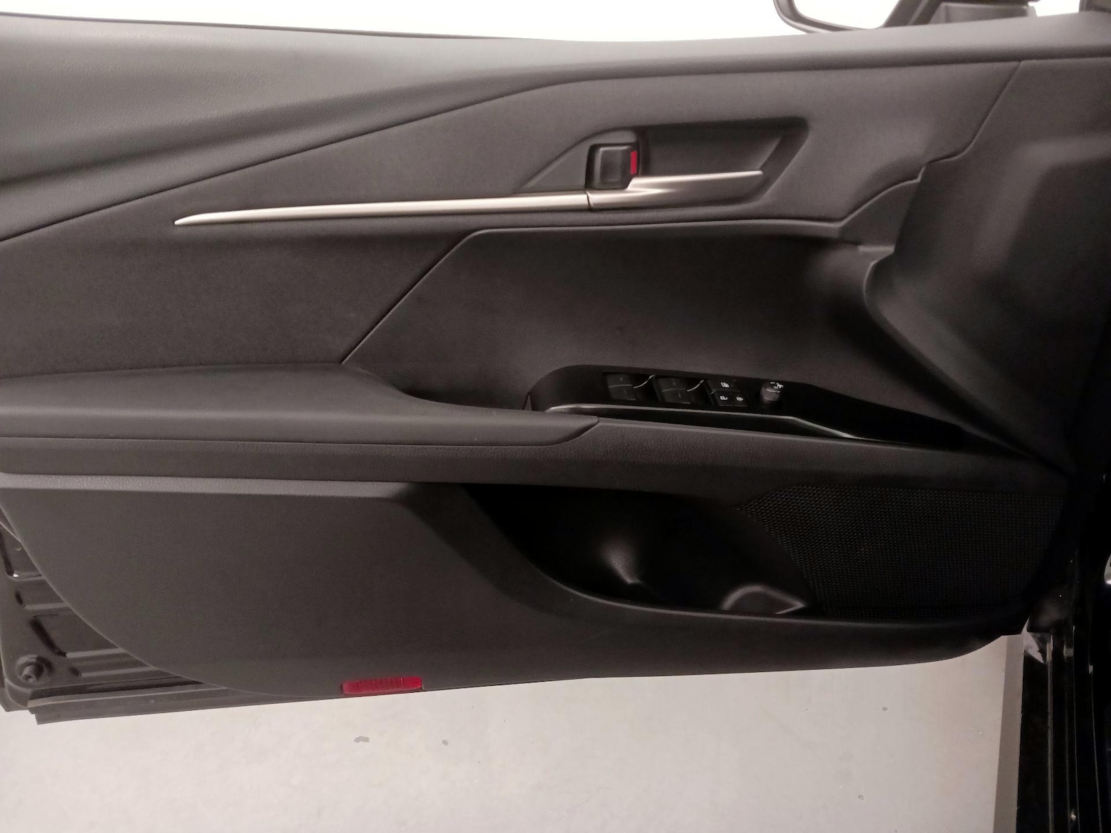2025 Toyota Camry LE - Photo 13