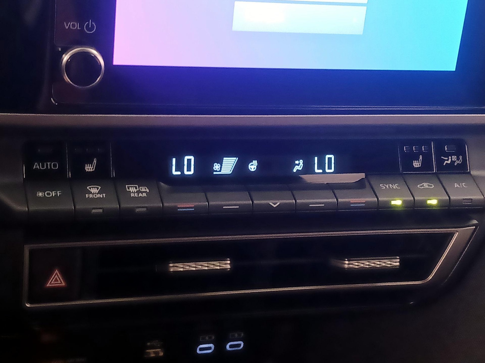 2025 Toyota Camry LE - Photo 18