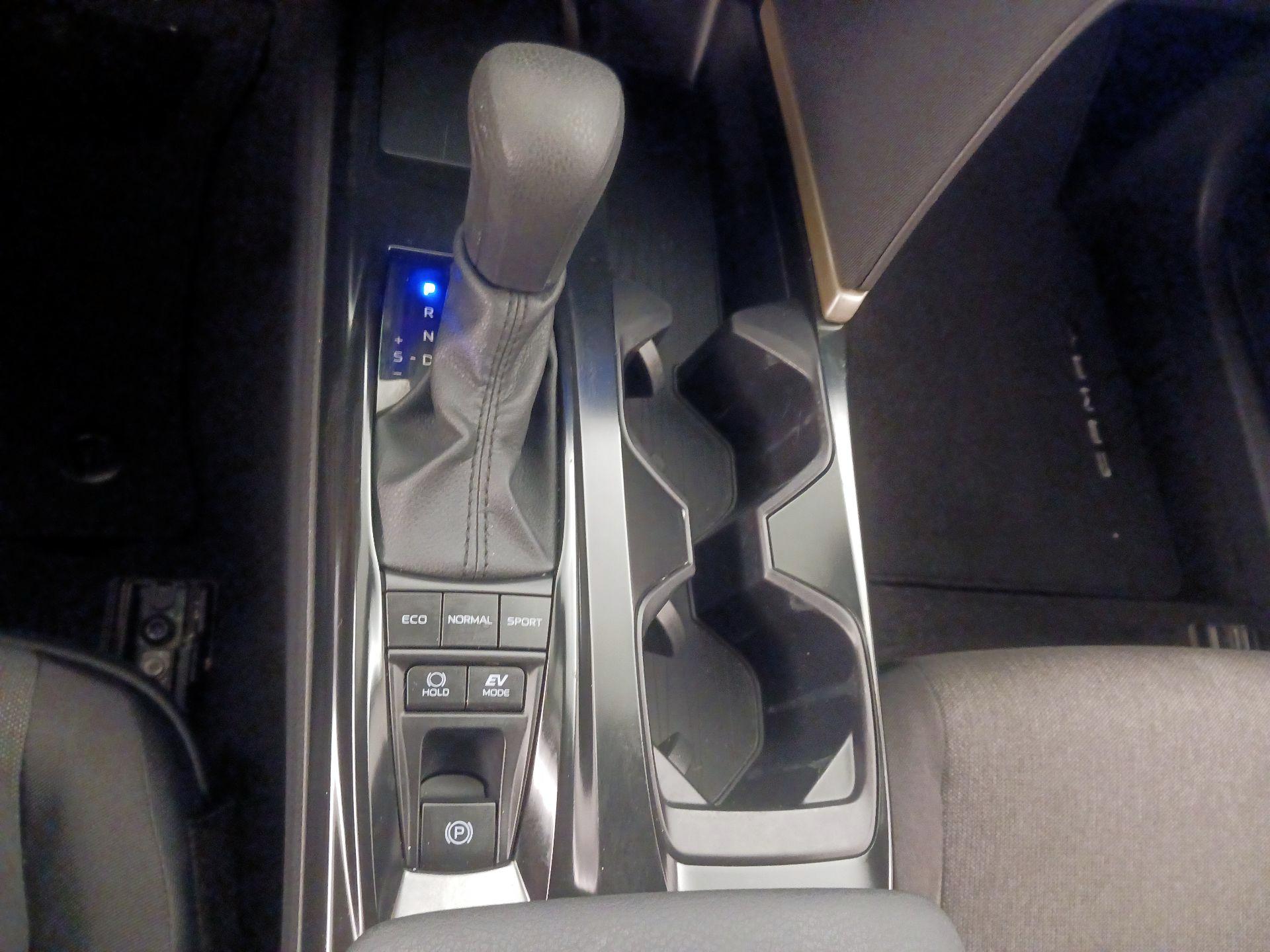 Thumbnail: 2025 Toyota Camry - 18