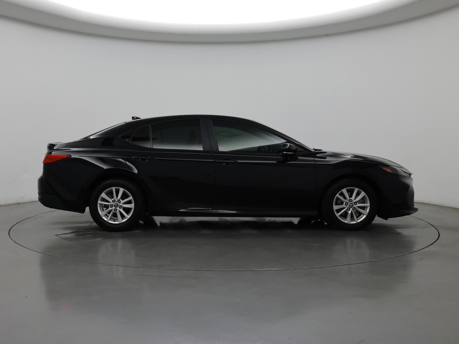 2025 Toyota Camry LE - Photo 8