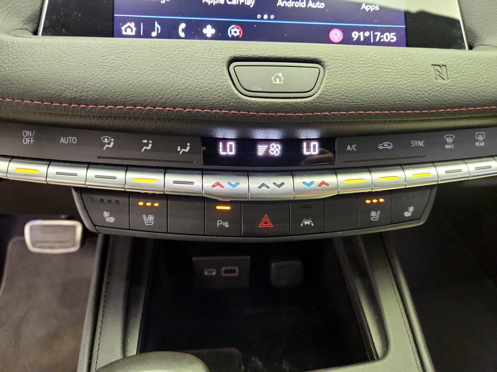 Thumbnail: 2019 Cadillac XT4 - 16