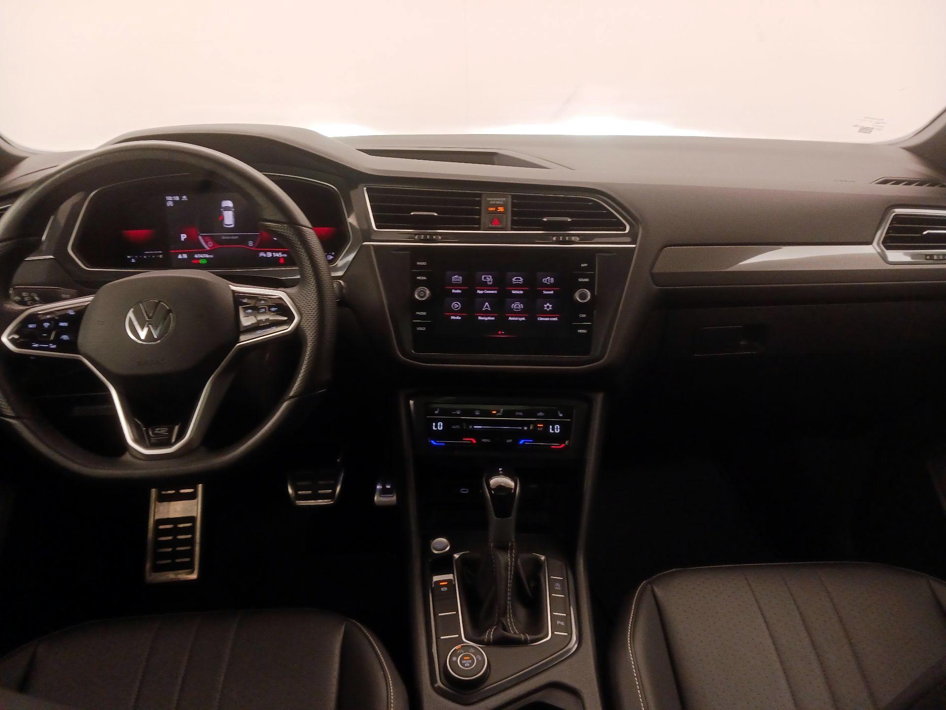 Thumbnail: 2023 Volkswagen Tiguan - 9