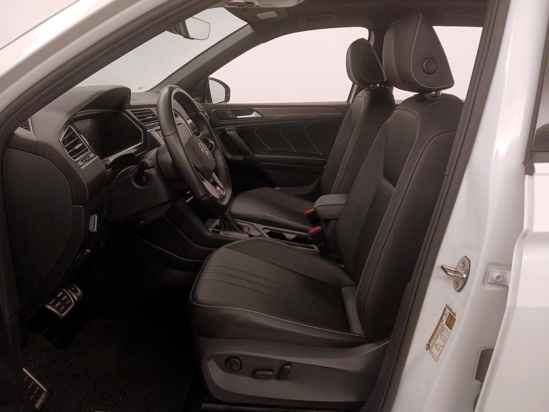 Thumbnail: 2023 Volkswagen Tiguan - 11