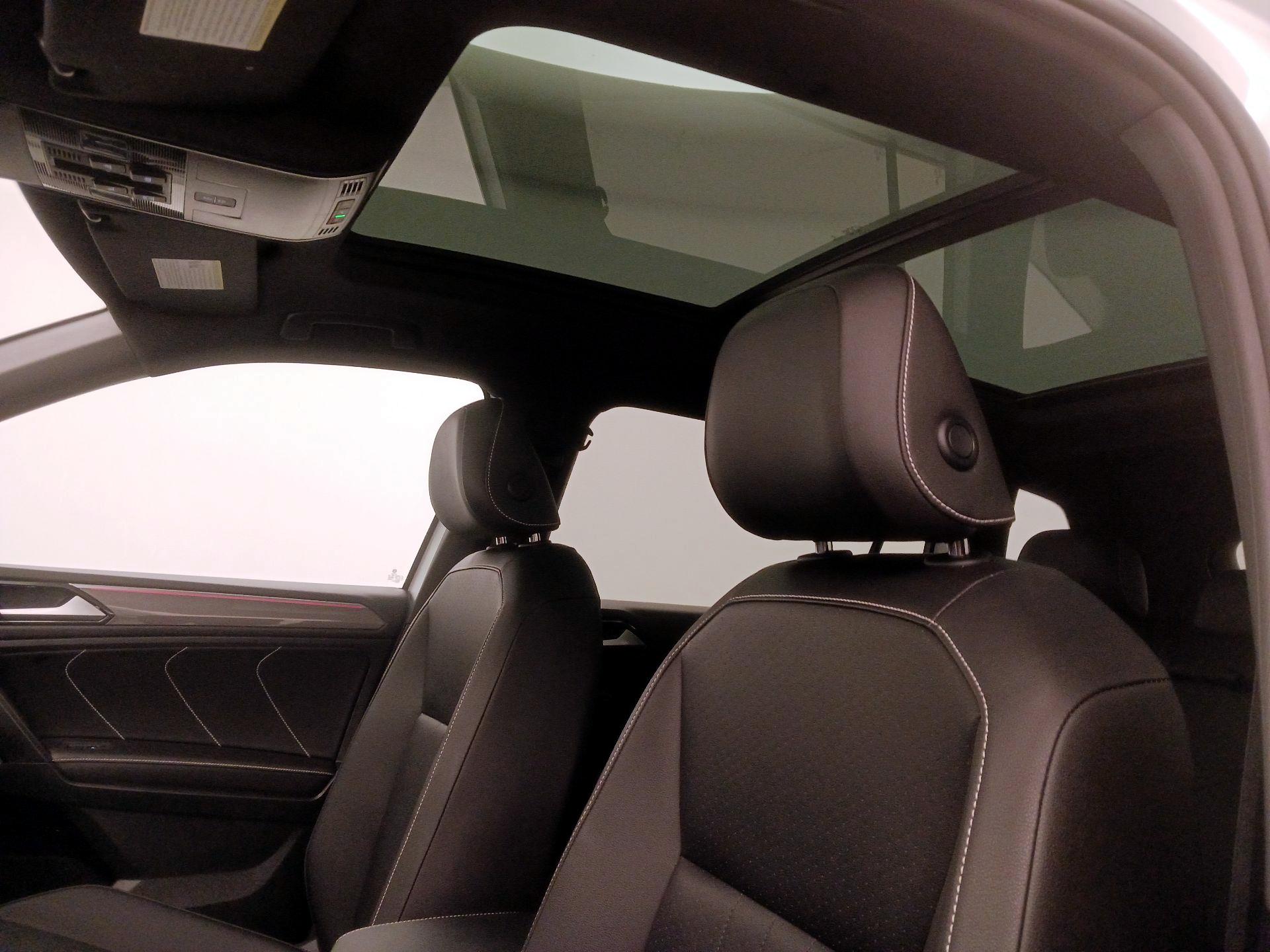 Thumbnail: 2023 Volkswagen Tiguan - 19