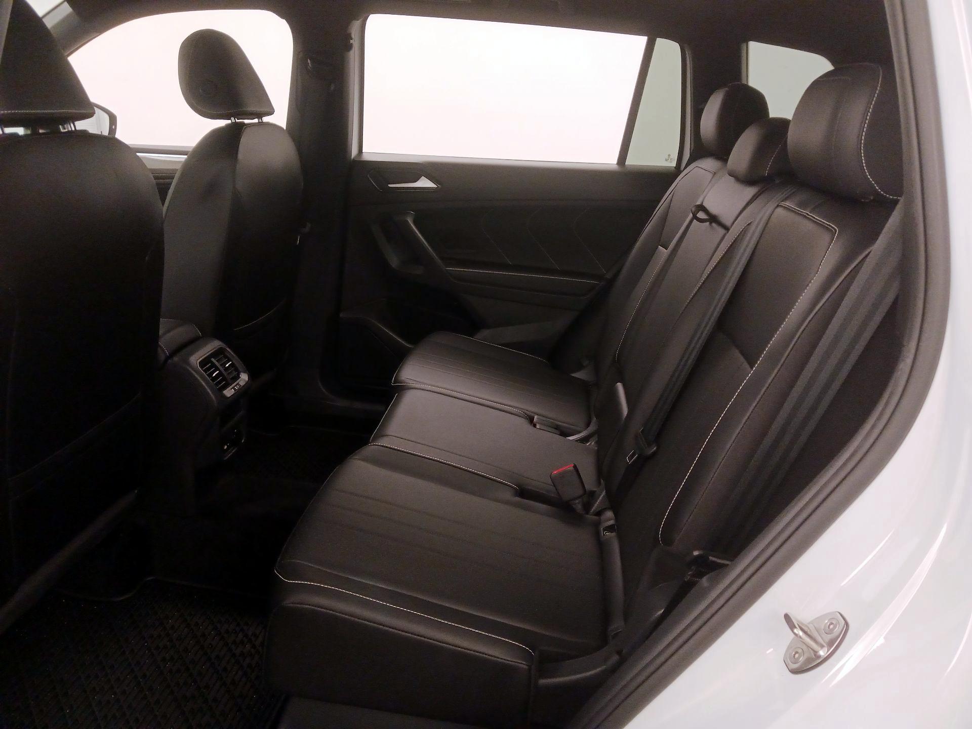 Thumbnail: 2023 Volkswagen Tiguan - 20