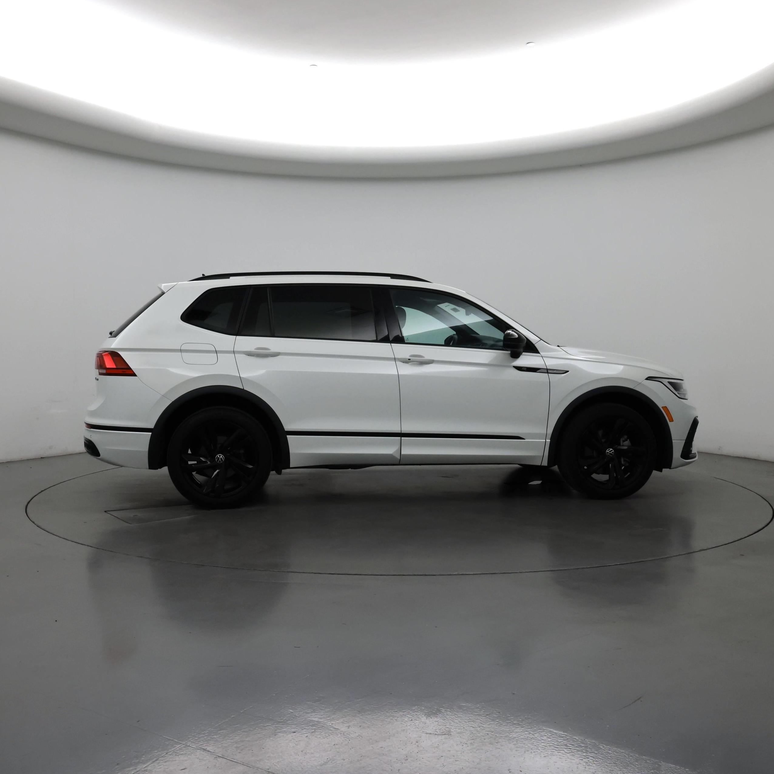 Thumbnail: 2023 Volkswagen Tiguan - 7