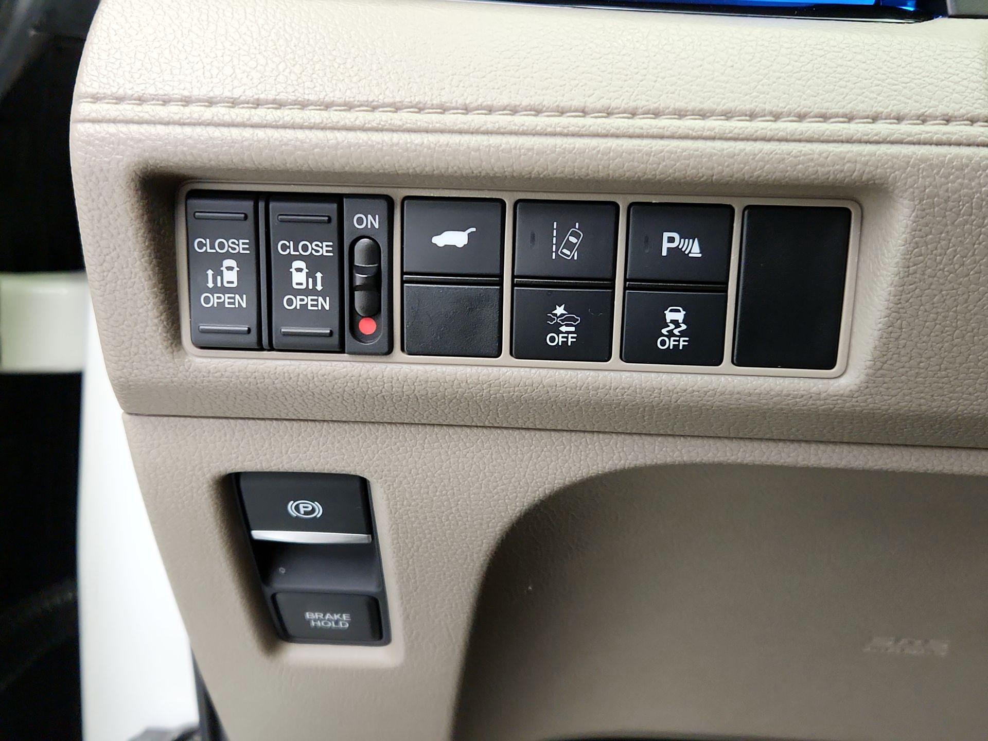Thumbnail: 2019 Honda Odyssey - 13