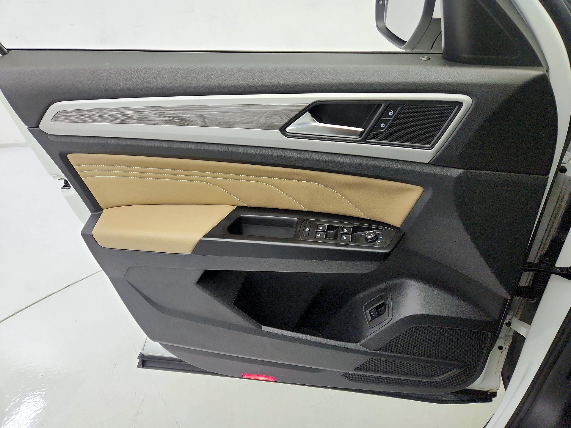 Thumbnail: 2021 Volkswagen Atlas - 12