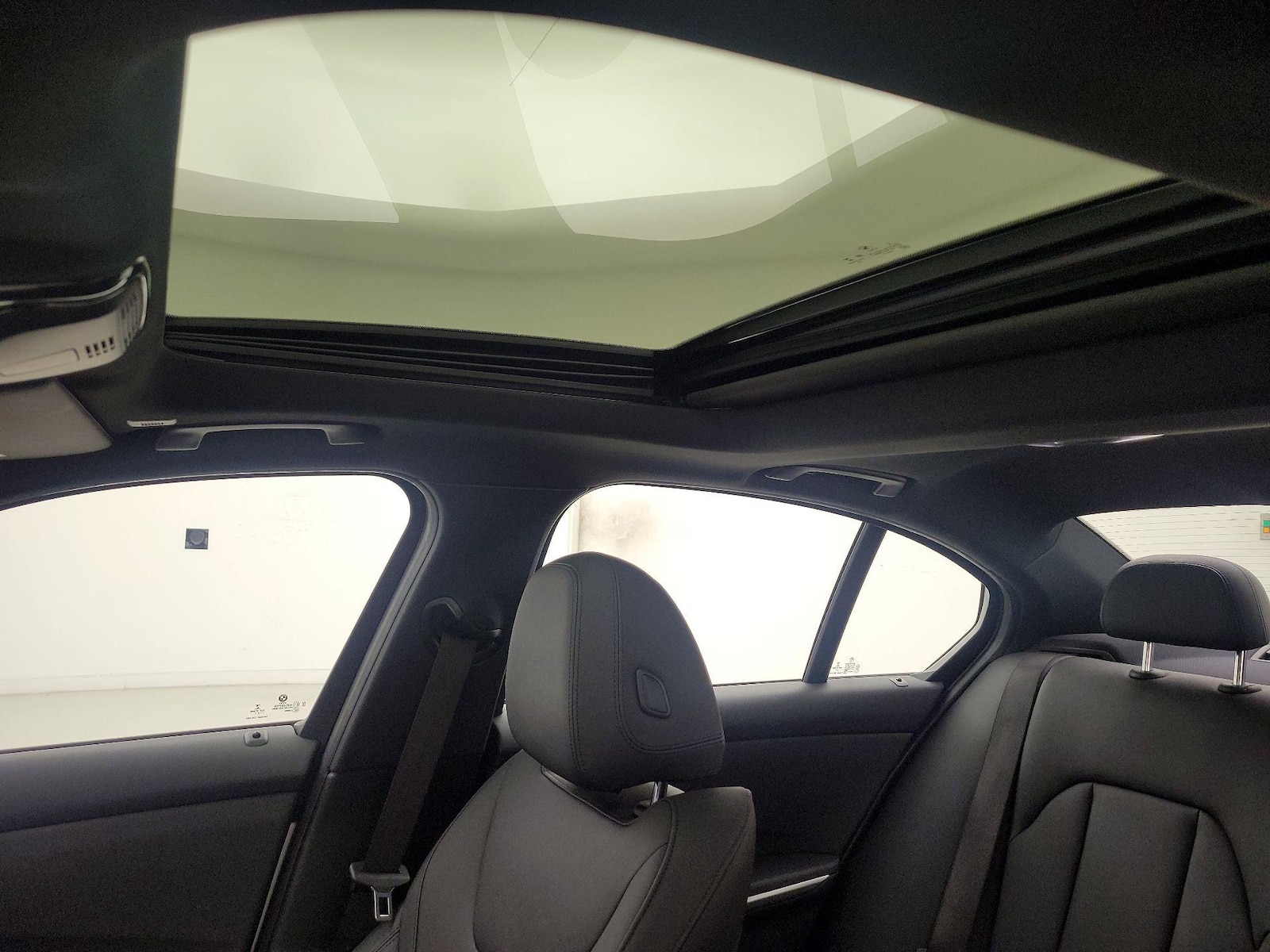 Sunroof(s) & Overhead Airbags