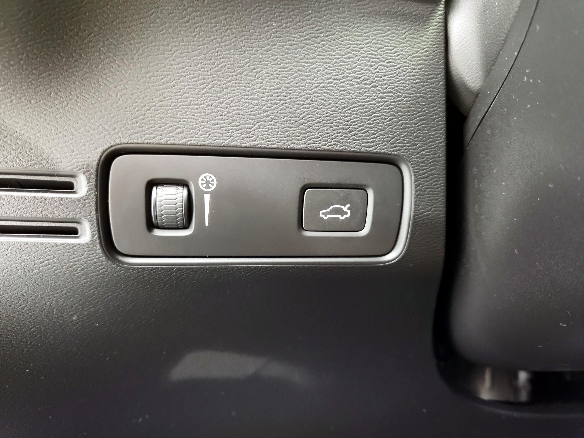 Thumbnail: 2020 Volvo XC40 - 13