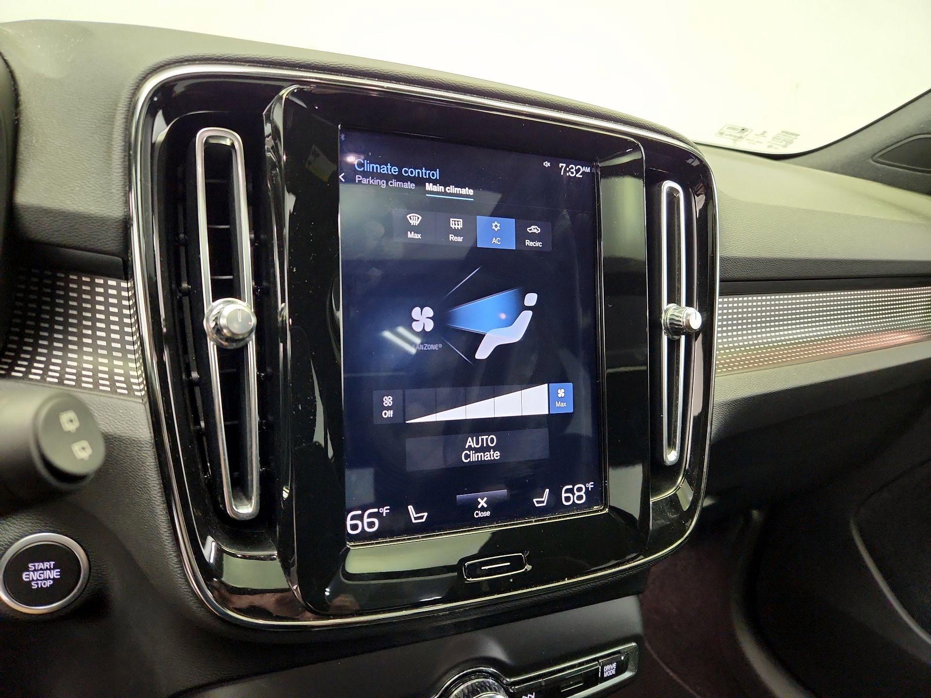 Thumbnail: 2020 Volvo XC40 - 17