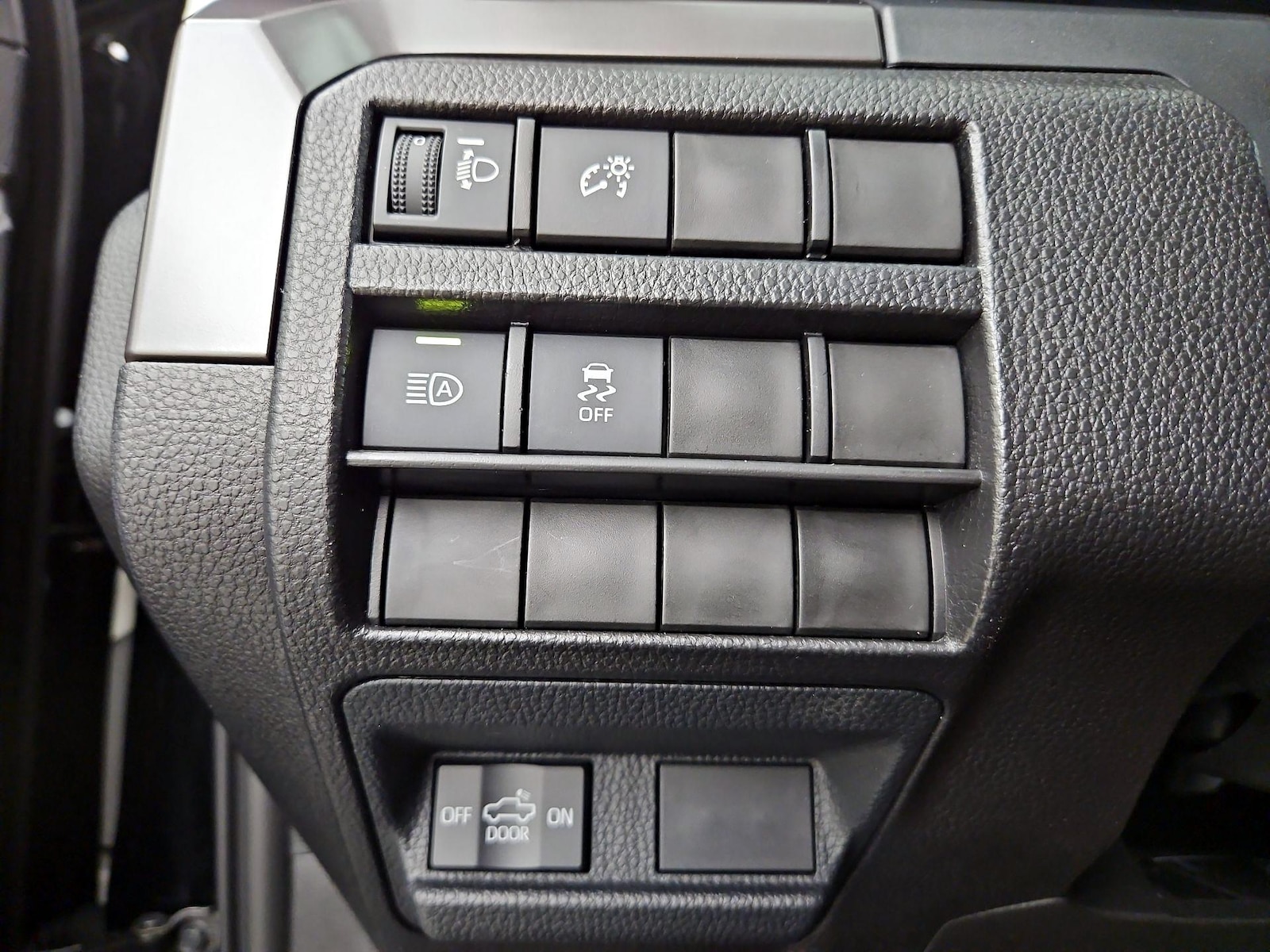 2025 Toyota Tacoma SR5 - Photo 14