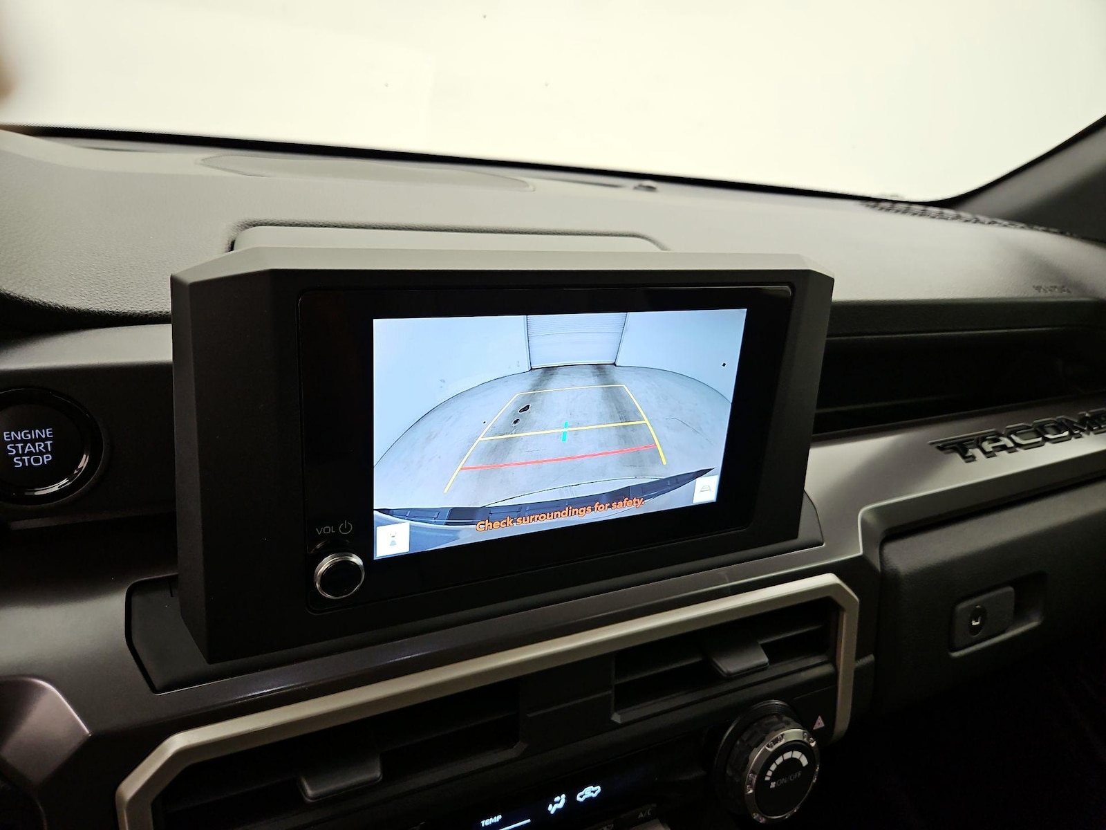 2025 Toyota Tacoma SR5 - Photo 15