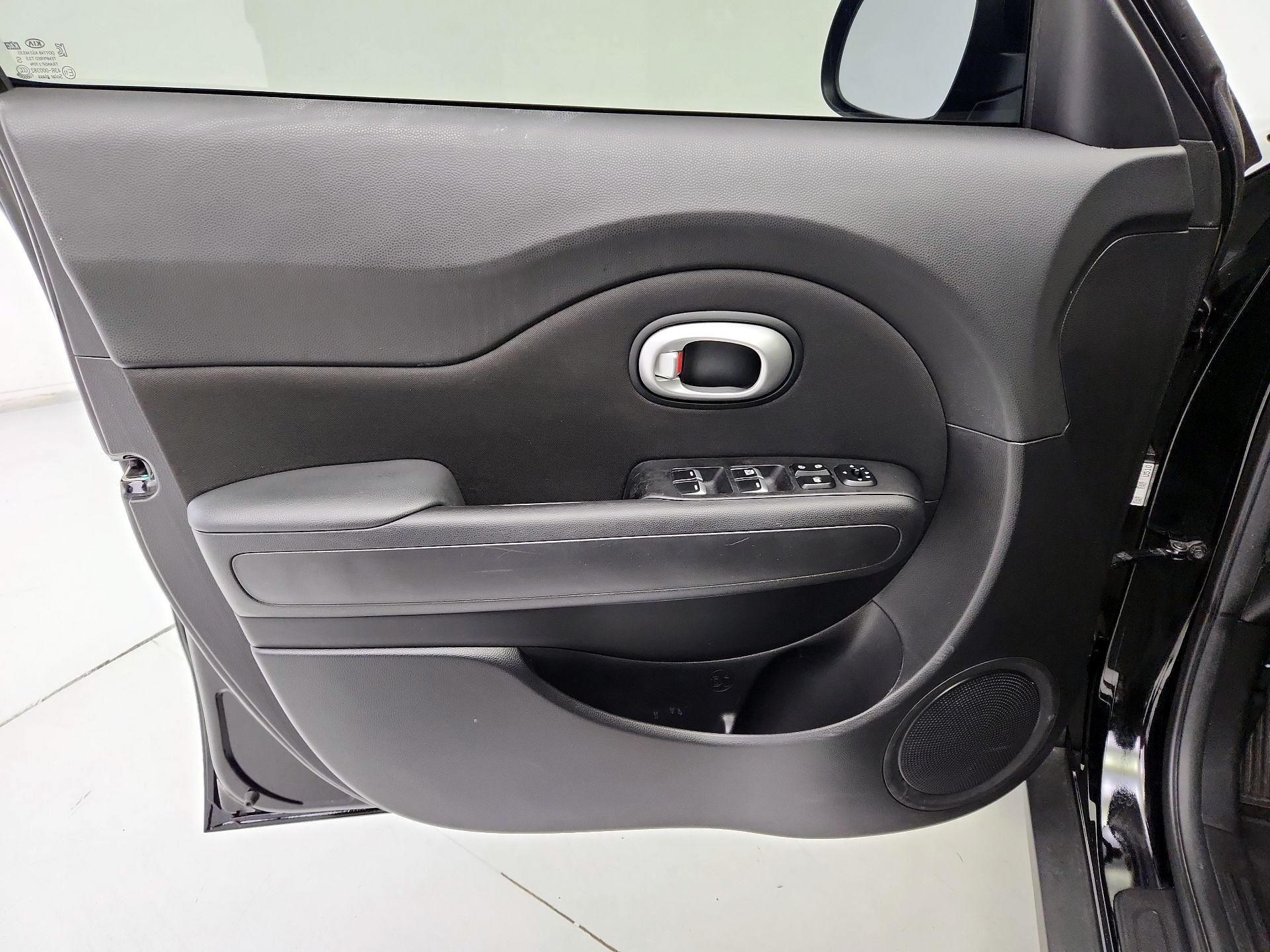 Thumbnail: 2018 Kia Soul - 12