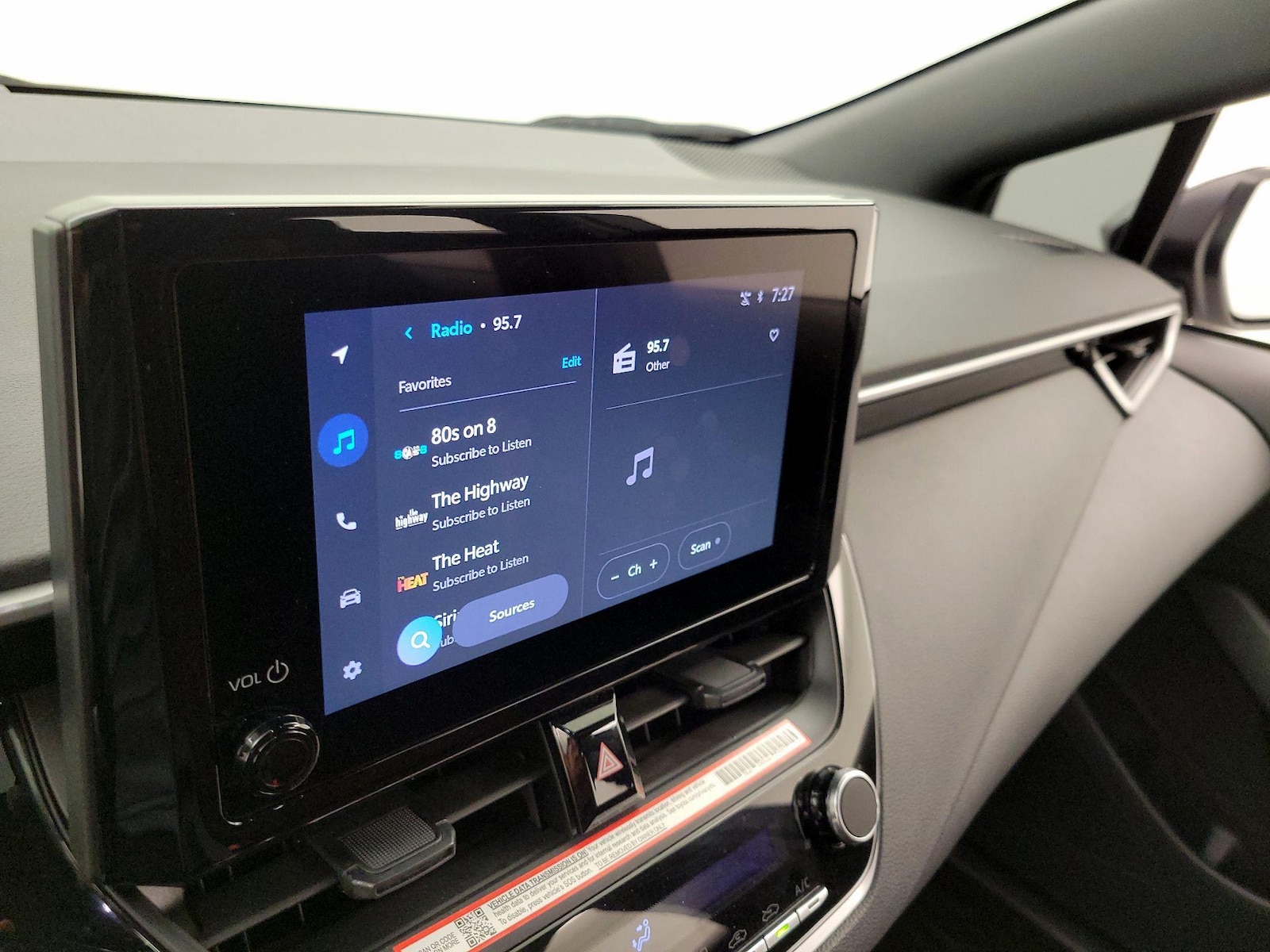 2026 Toyota Corolla SE - Photo 16