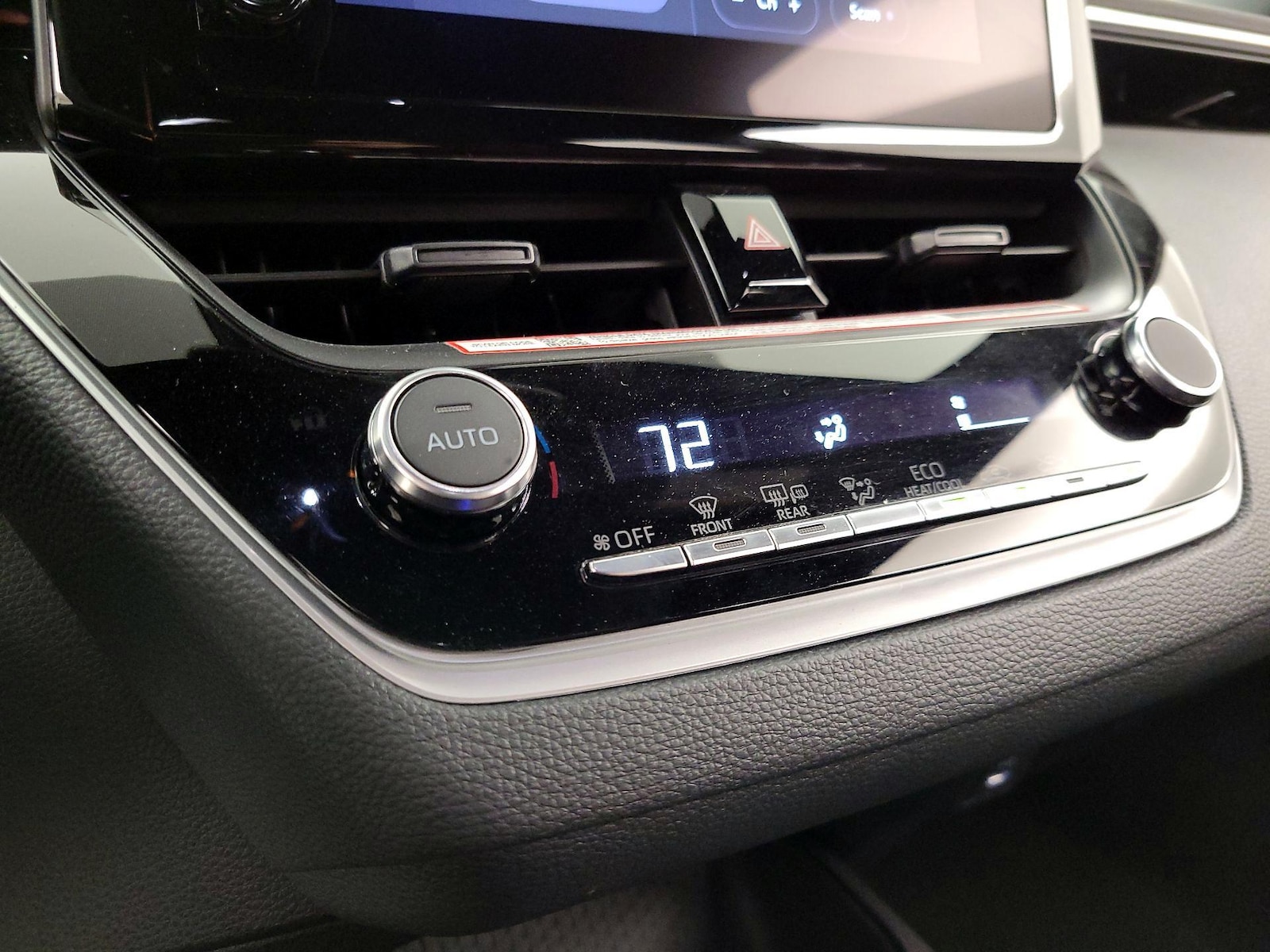 2026 Toyota Corolla SE - Photo 17