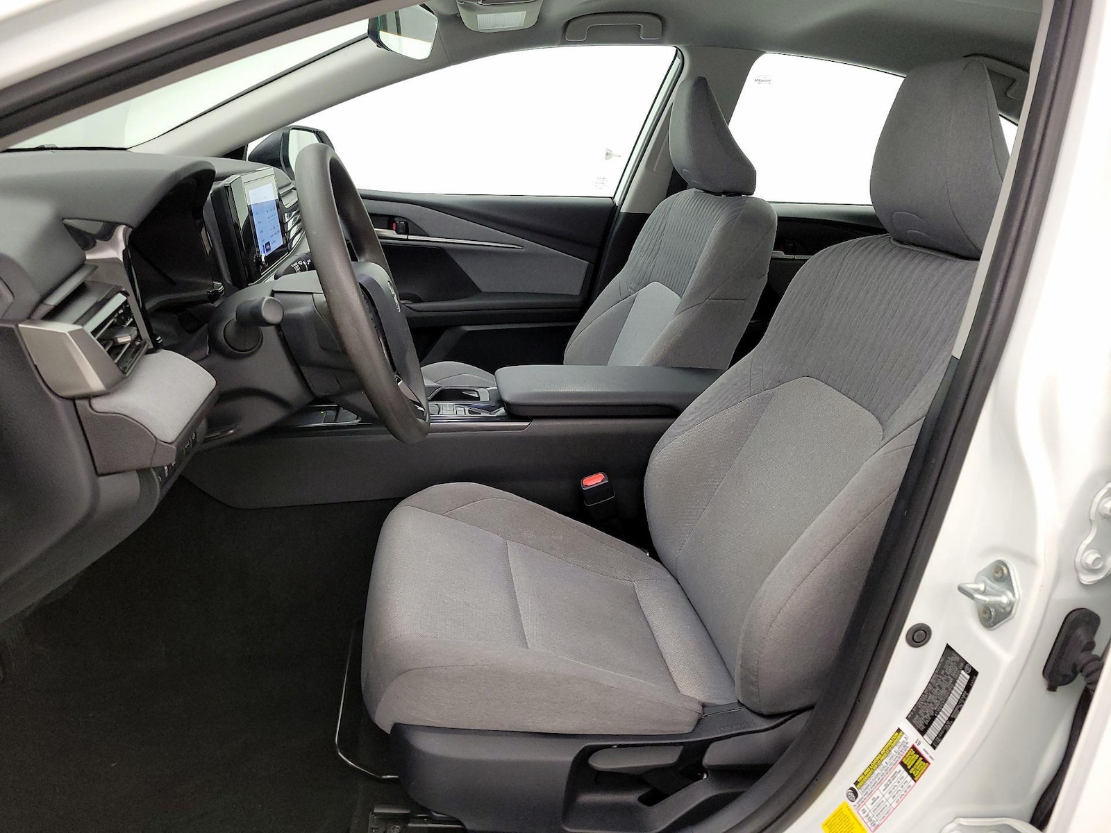 2025 Toyota Camry LE - Photo 12
