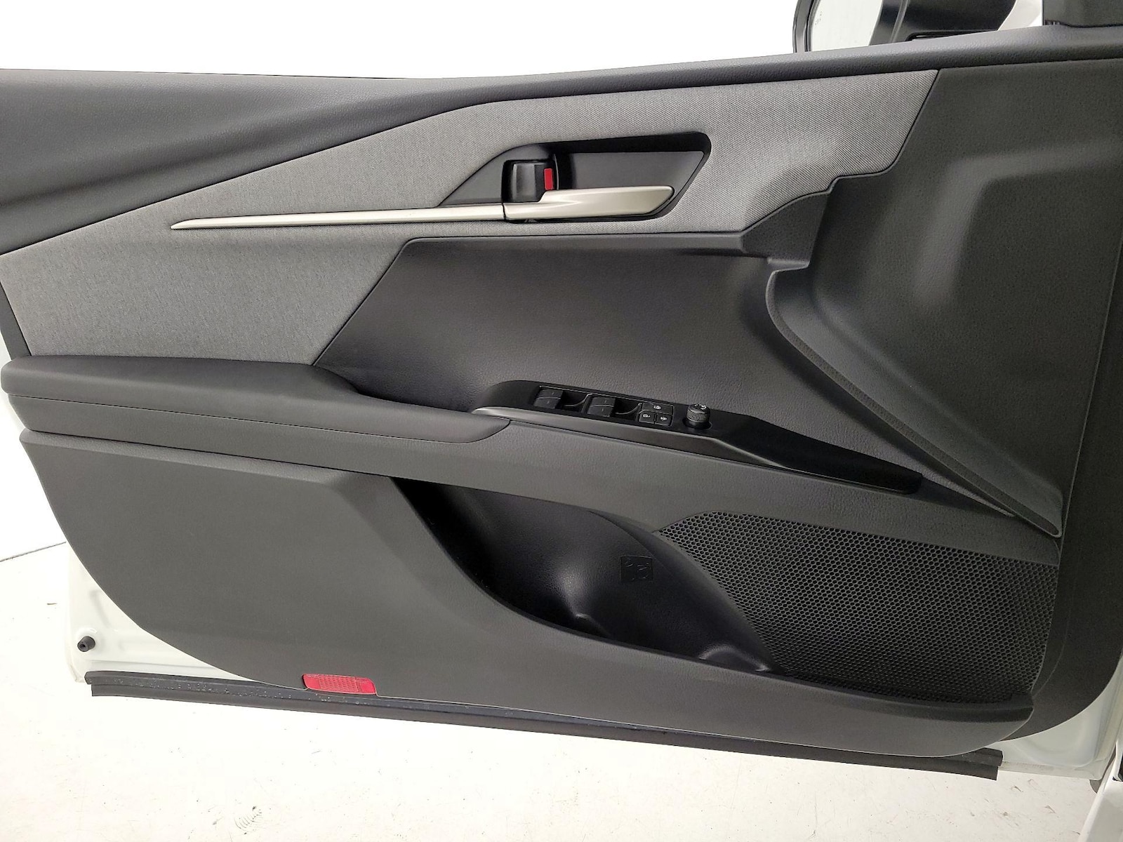 2025 Toyota Camry LE - Photo 13