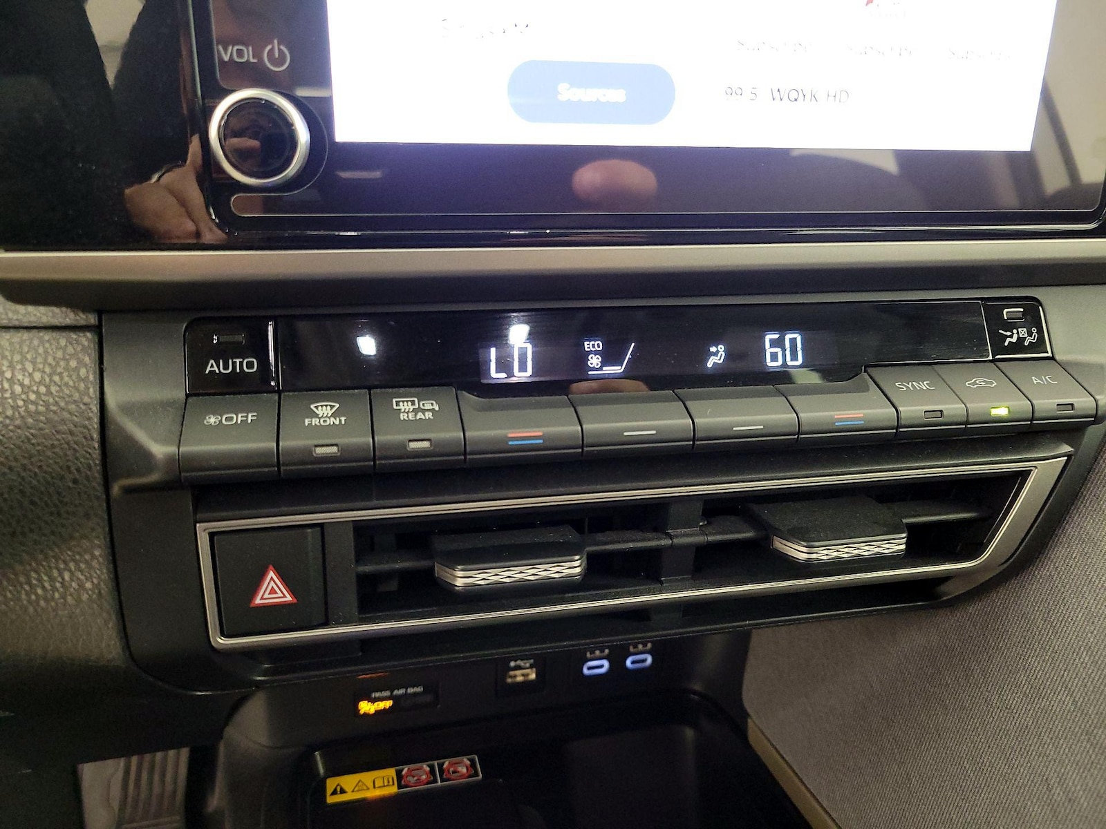 2025 Toyota Camry LE - Photo 17