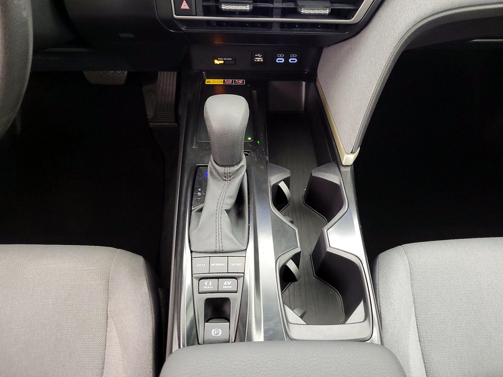 2025 Toyota Camry LE - Photo 18
