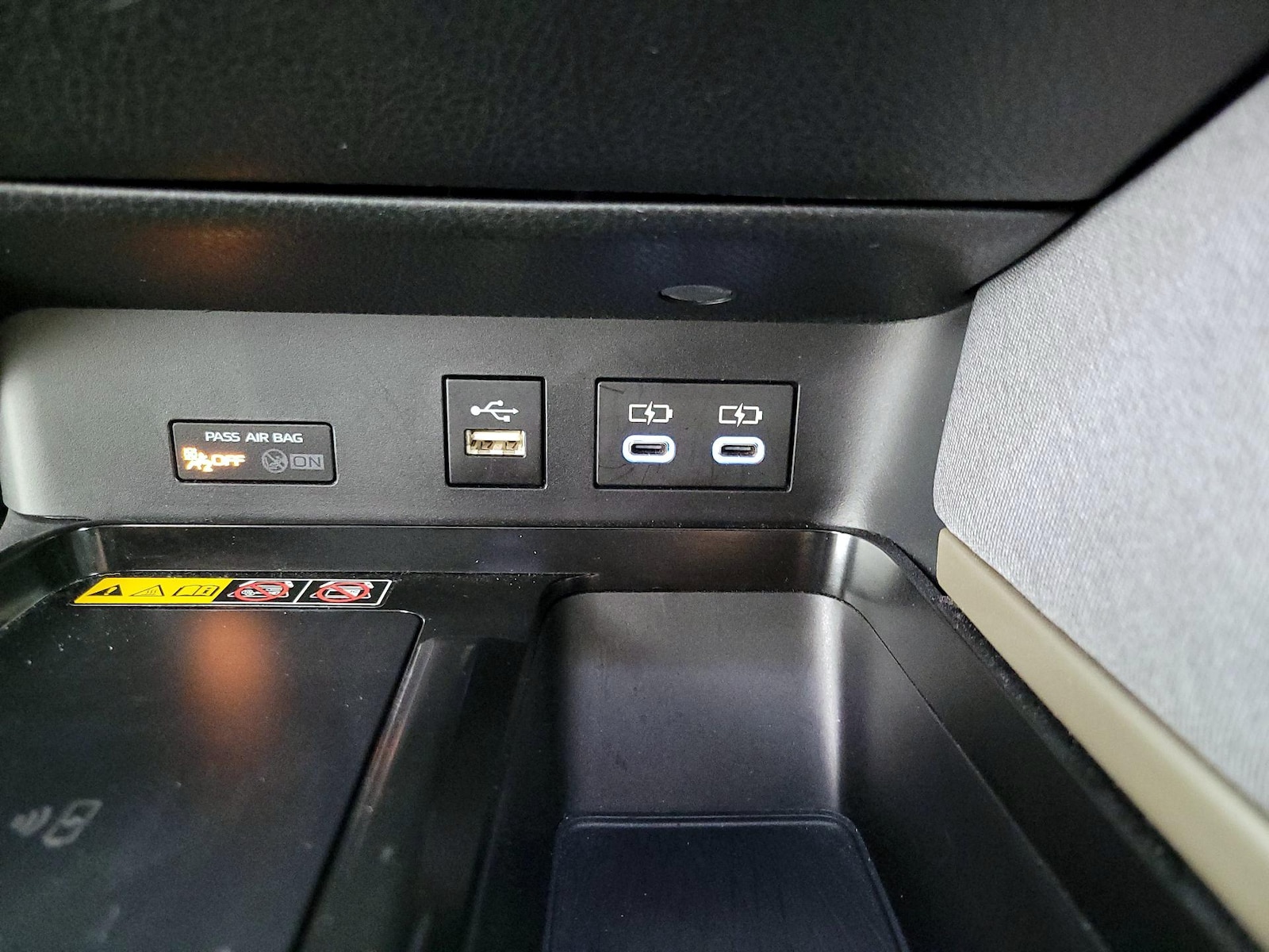 2025 Toyota Camry LE - Photo 19