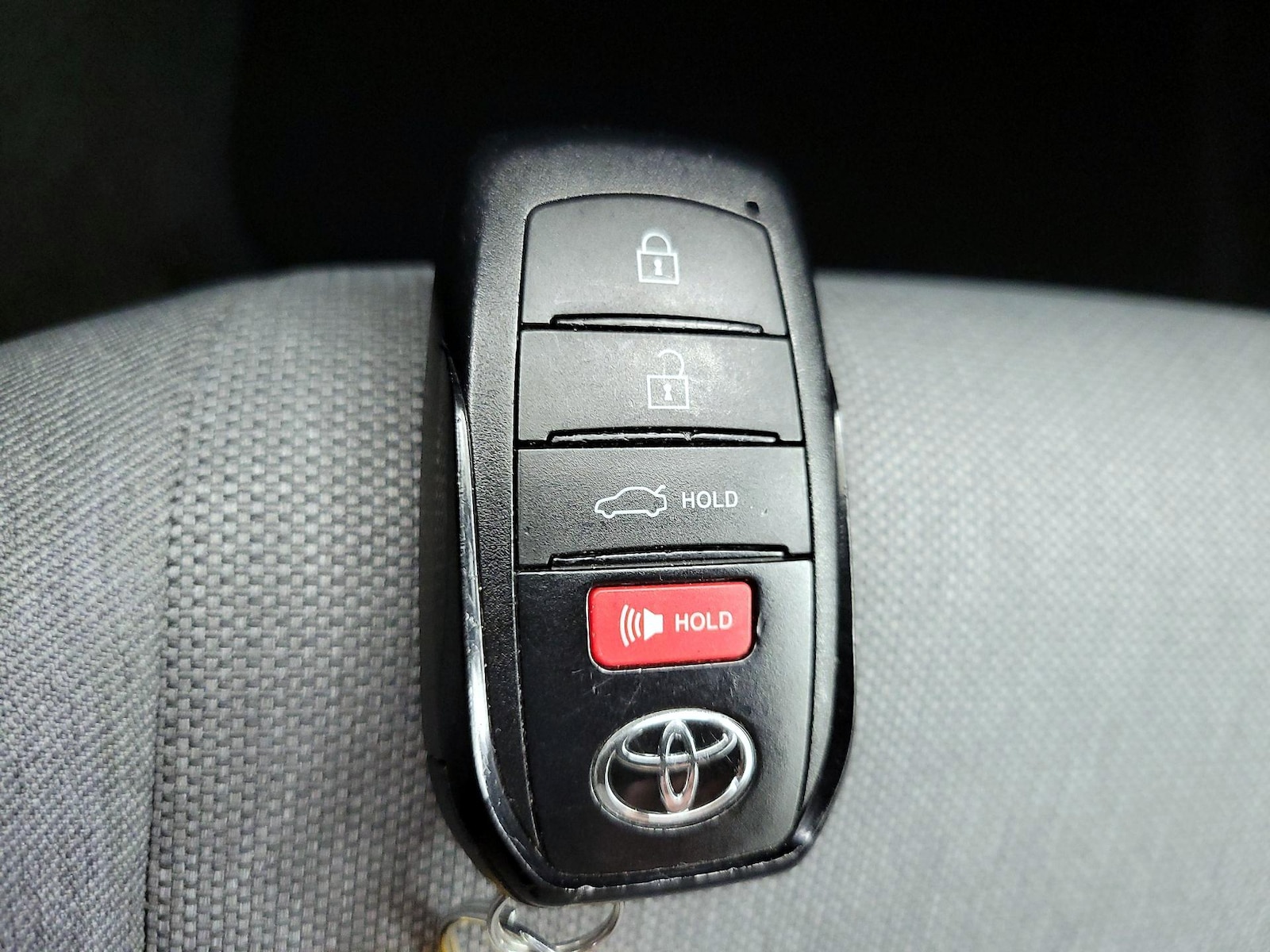 2025 Toyota Camry LE - Photo 23