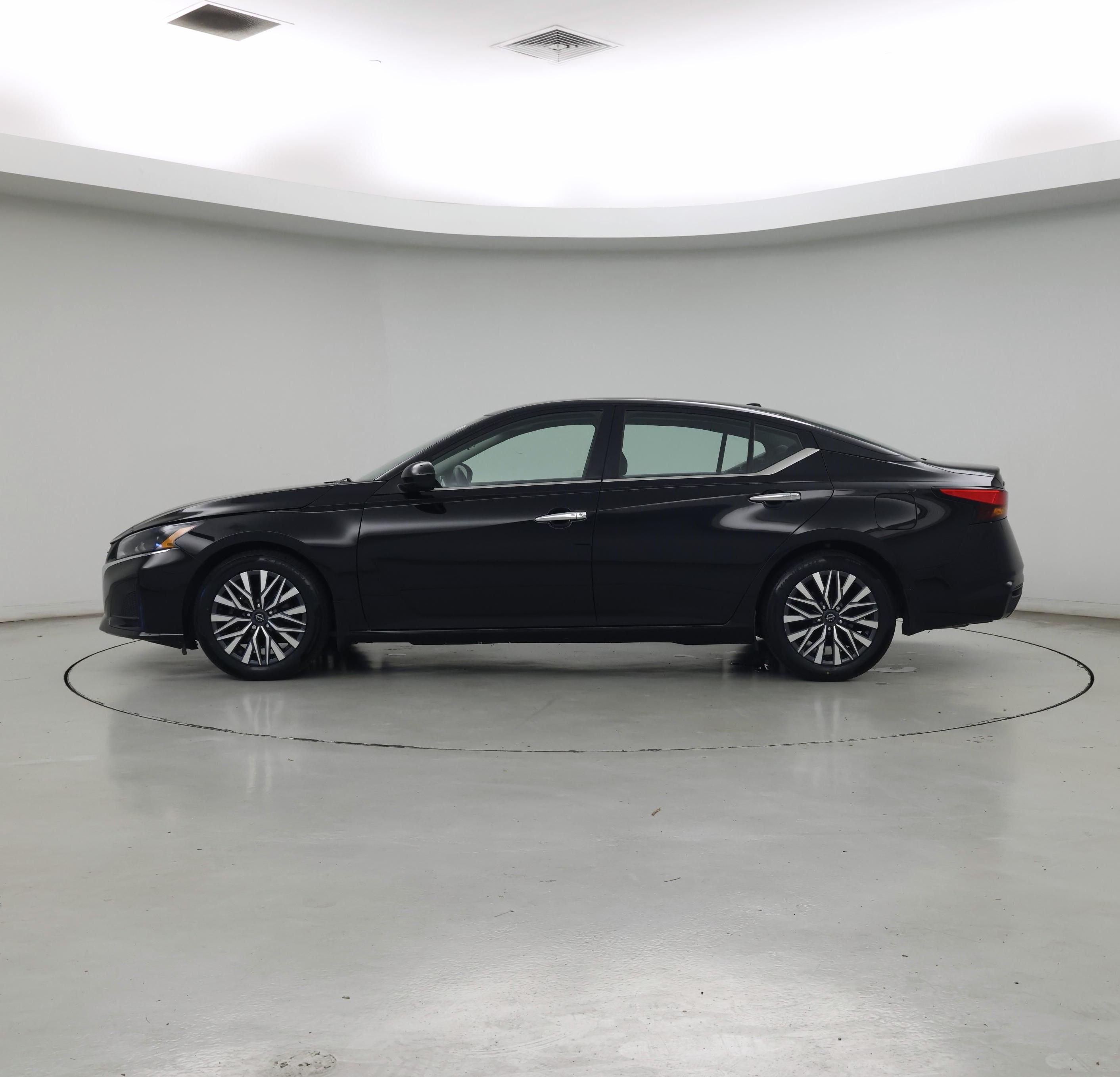 Thumbnail: 2023 Nissan Altima - 3
