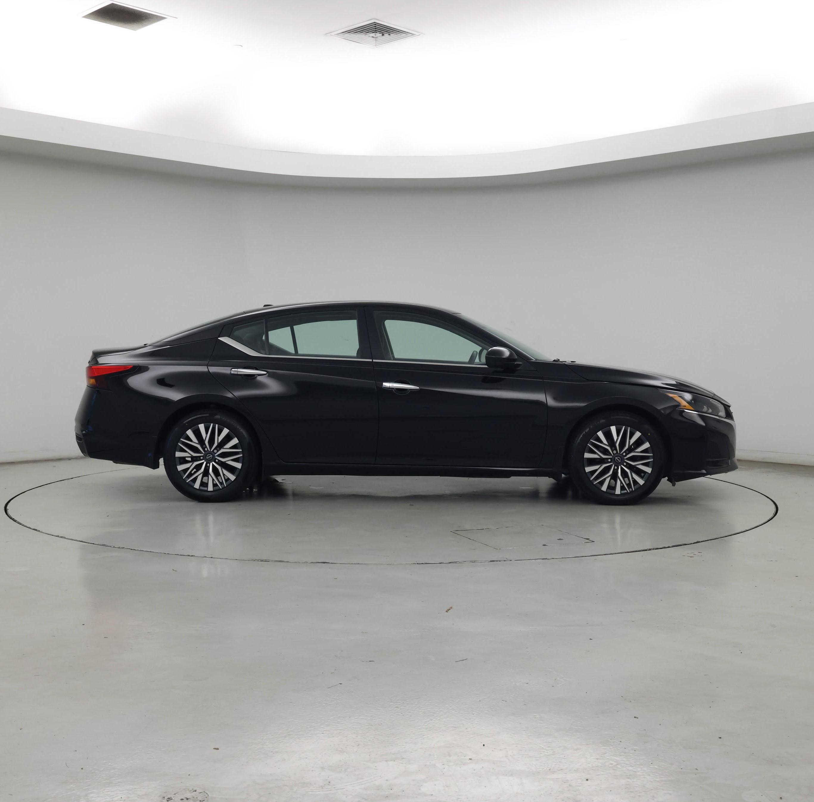 Thumbnail: 2023 Nissan Altima - 7
