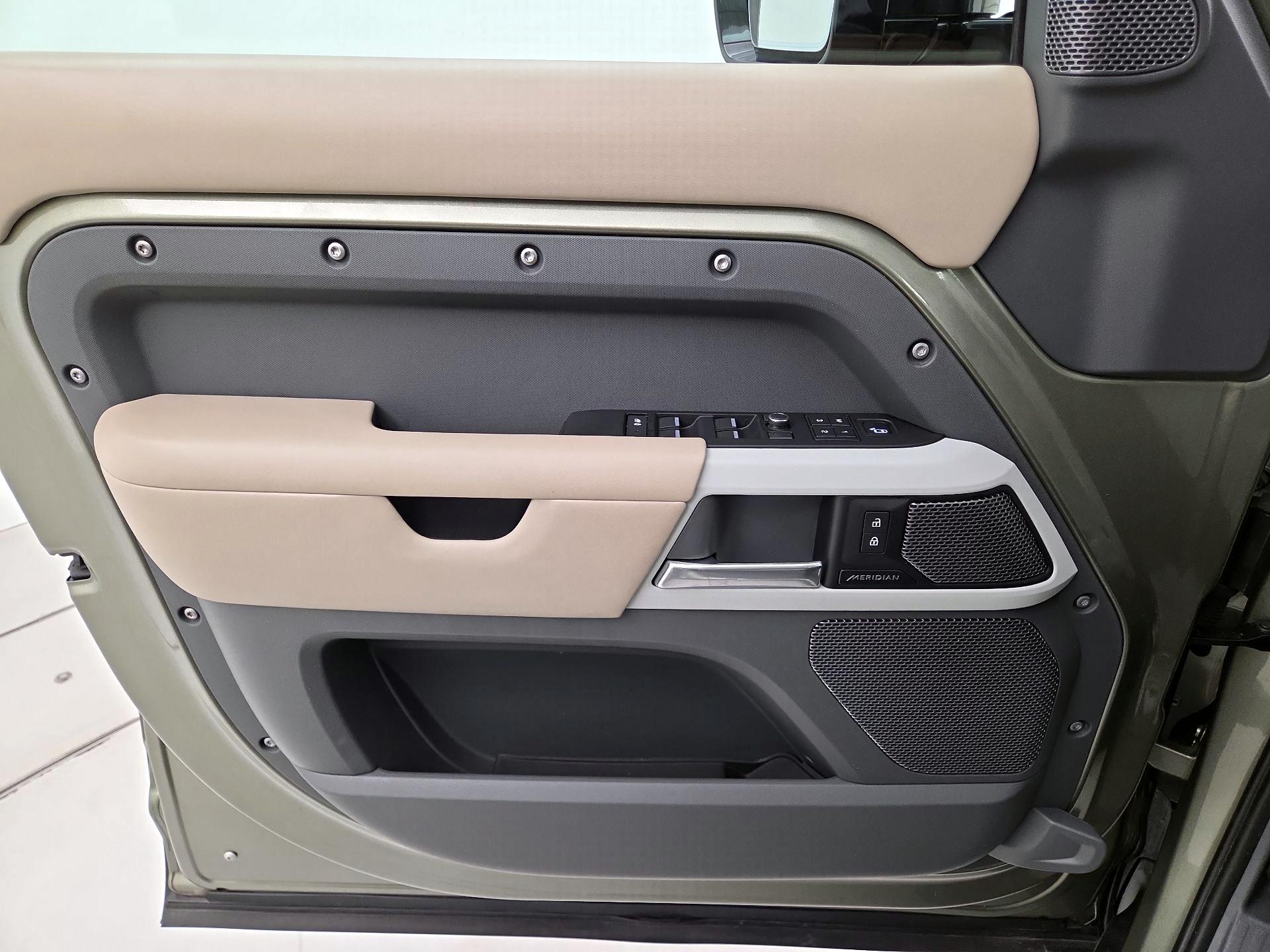 Thumbnail: 2020 Land Rover Defender - 12