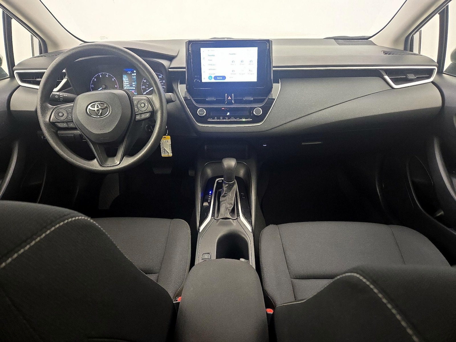2025 Toyota Corolla LE - Photo 10