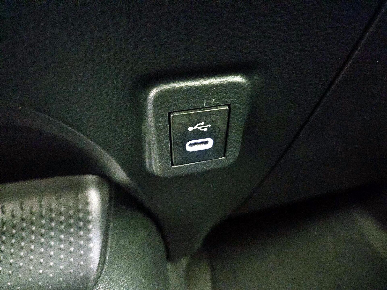 2025 Toyota Corolla LE - Photo 19