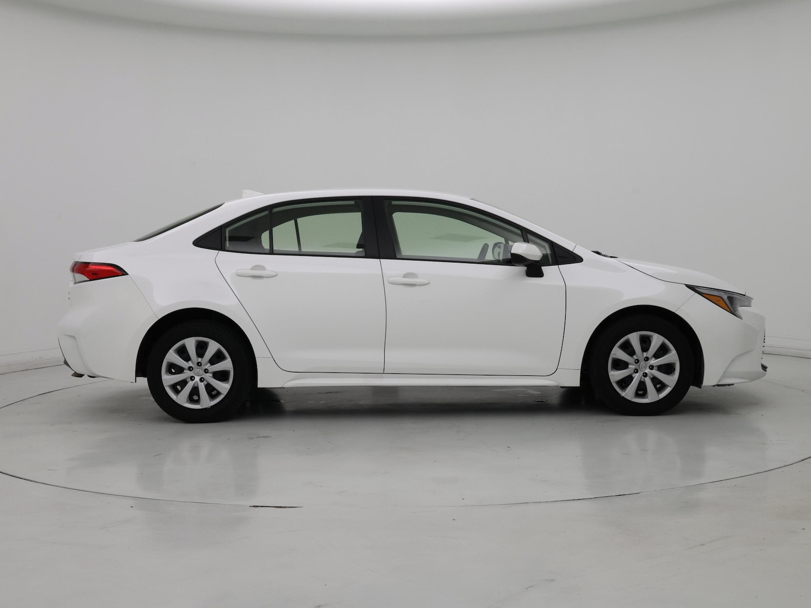 2025 Toyota Corolla LE - Photo 8