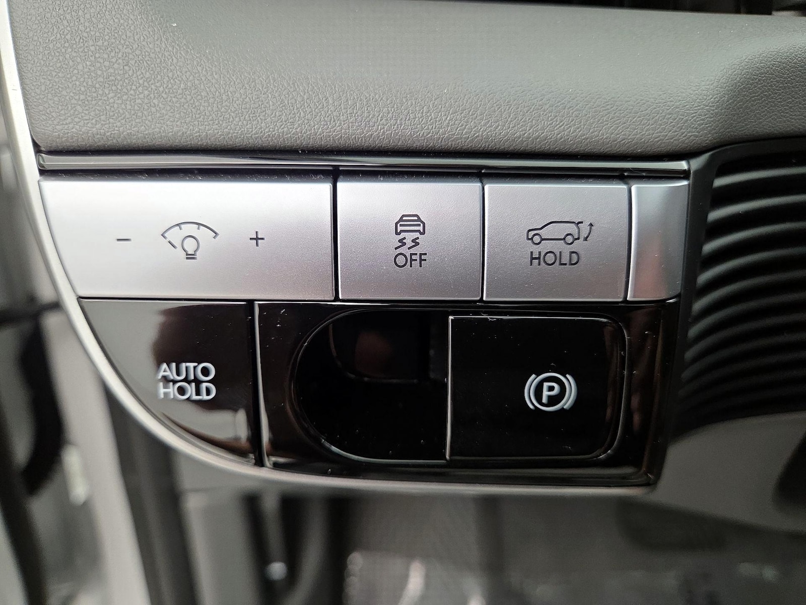 2024 Hyundai IONIQ 5 Limited - Photo 14