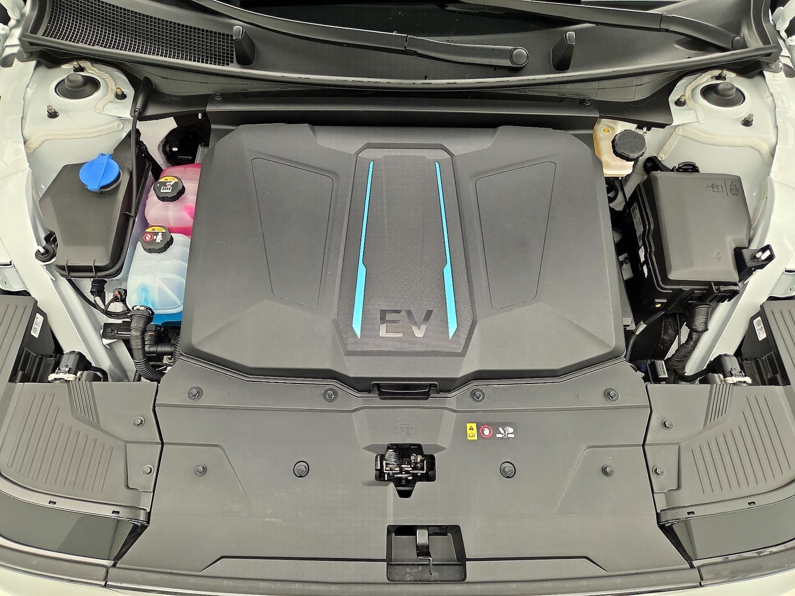 2024 Hyundai IONIQ 5 Limited - Photo 25