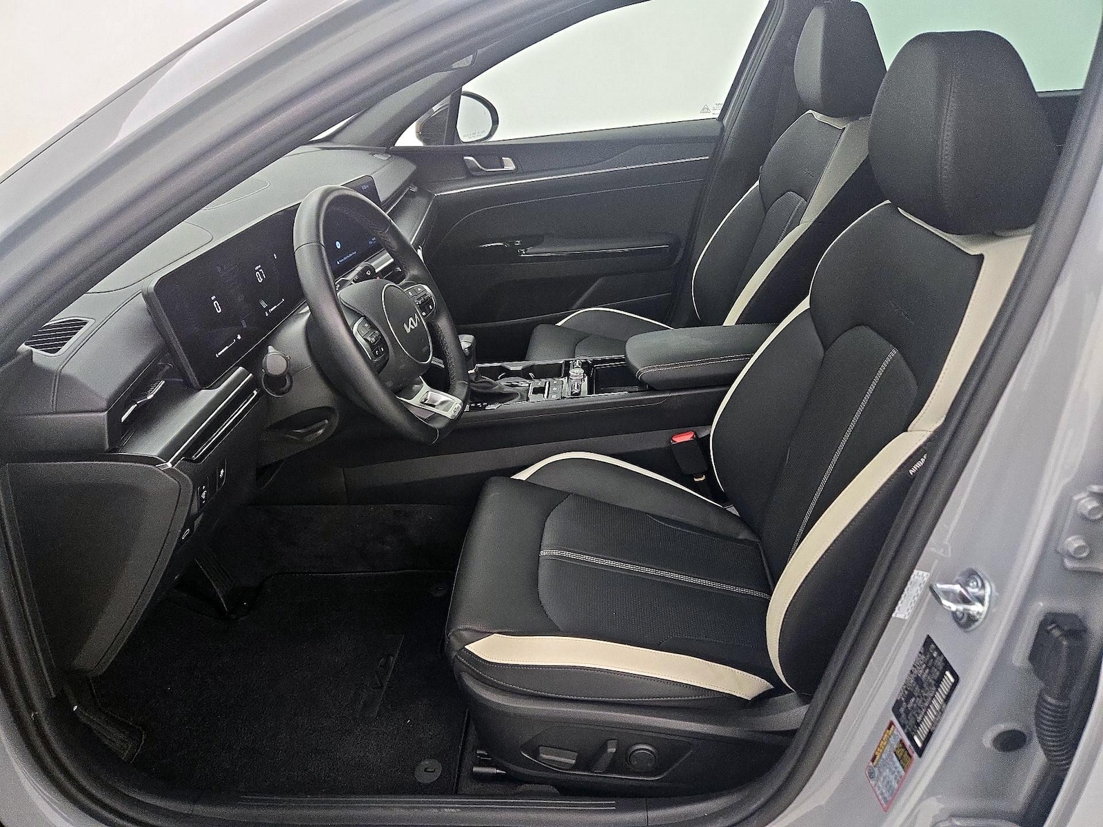 2025 Kia K5 GT-Line - Photo 12