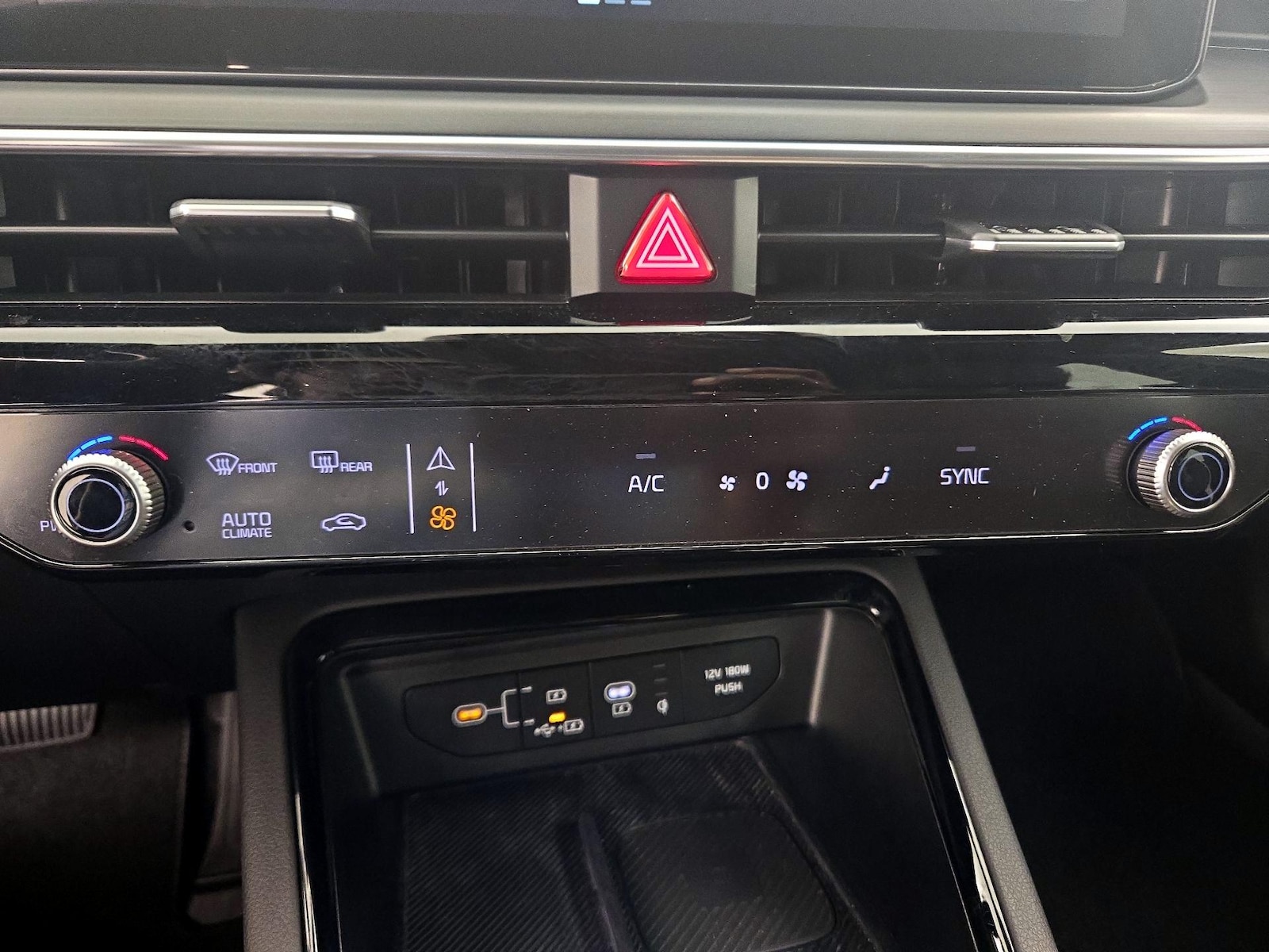 2025 Kia K5 GT-Line - Photo 18