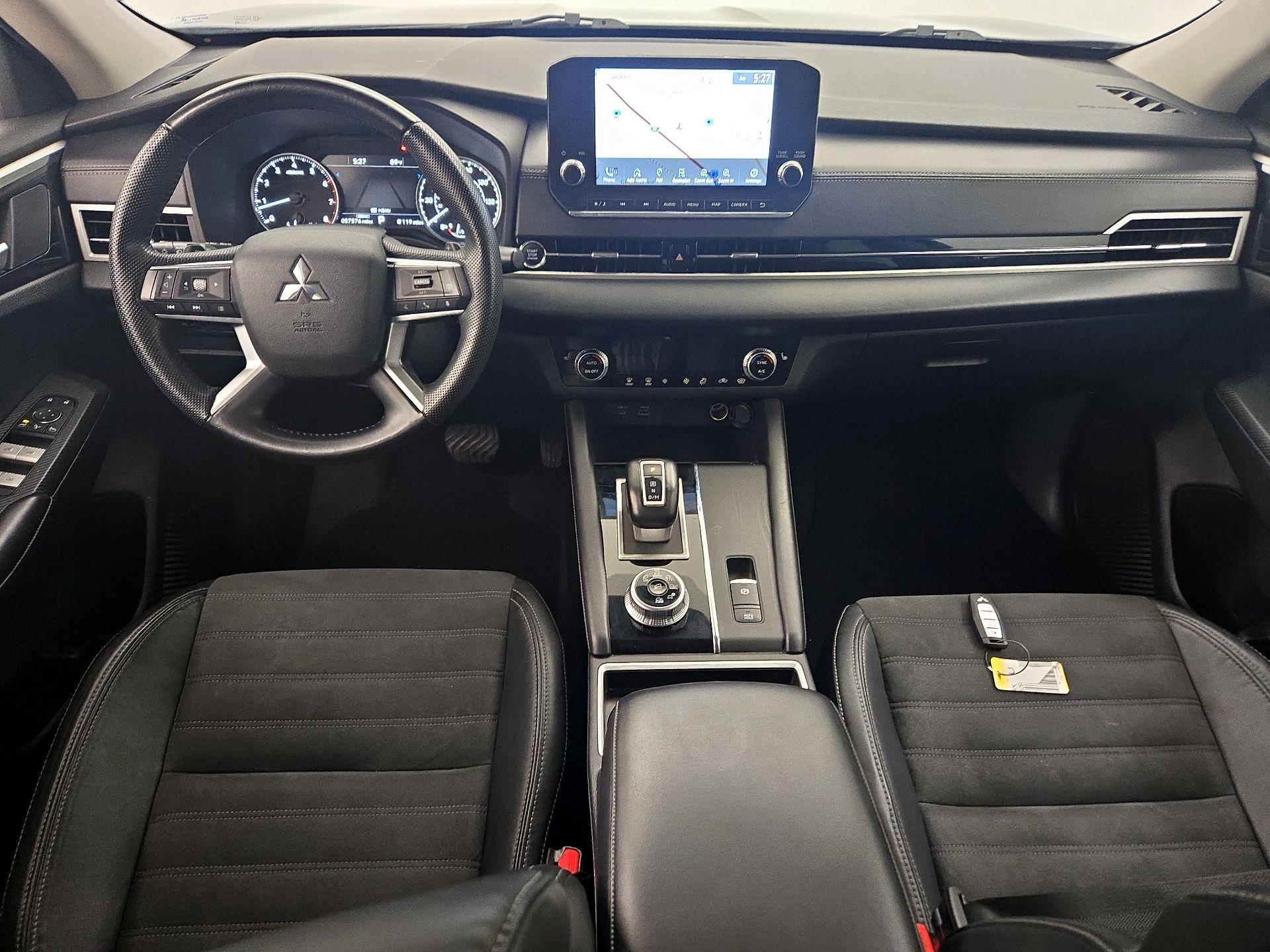 Thumbnail: 2023 Mitsubishi Outlander - 9