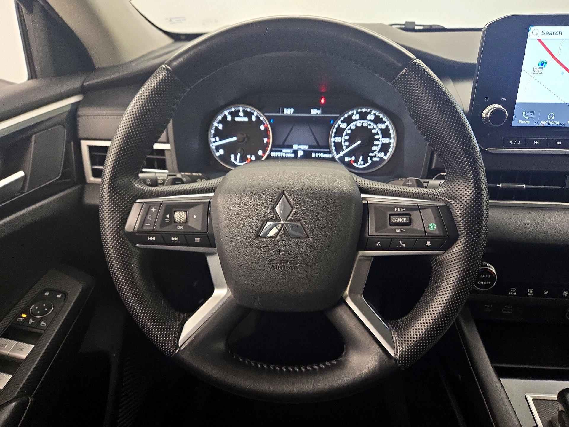 Thumbnail: 2023 Mitsubishi Outlander - 10