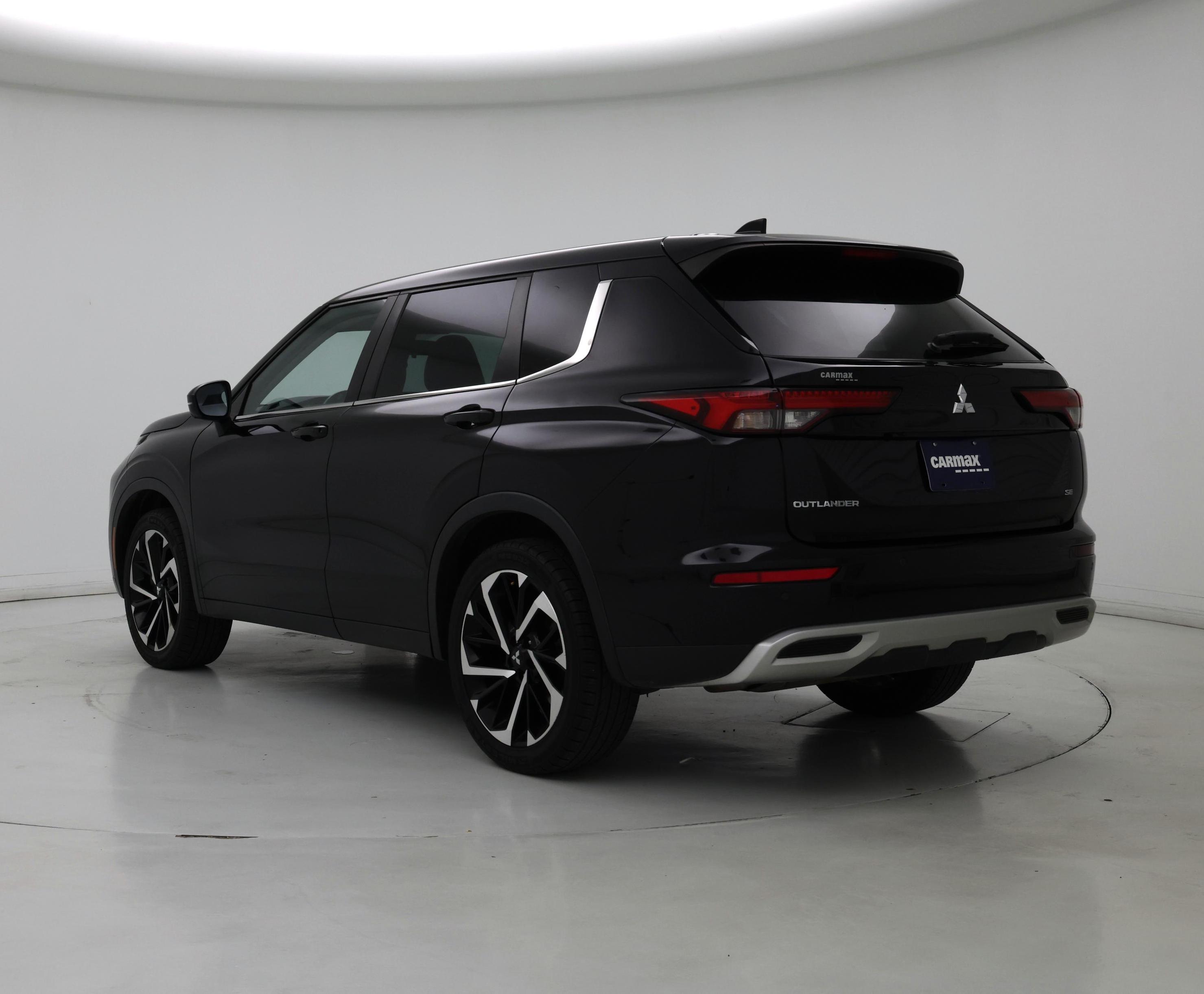 Thumbnail: 2023 Mitsubishi Outlander - 2